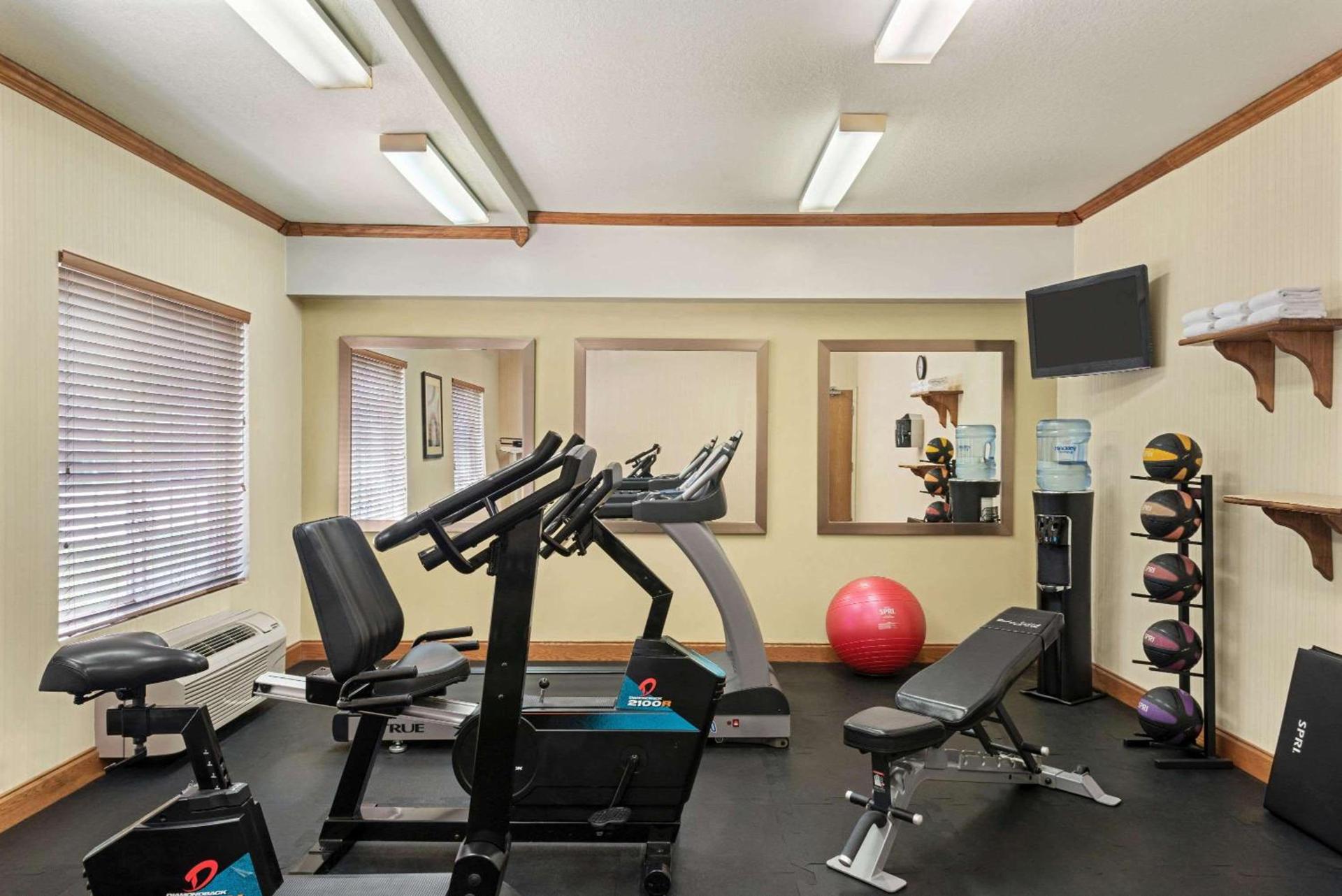 Hawthorn Extended Stay by Wyndham Decatur photo 34