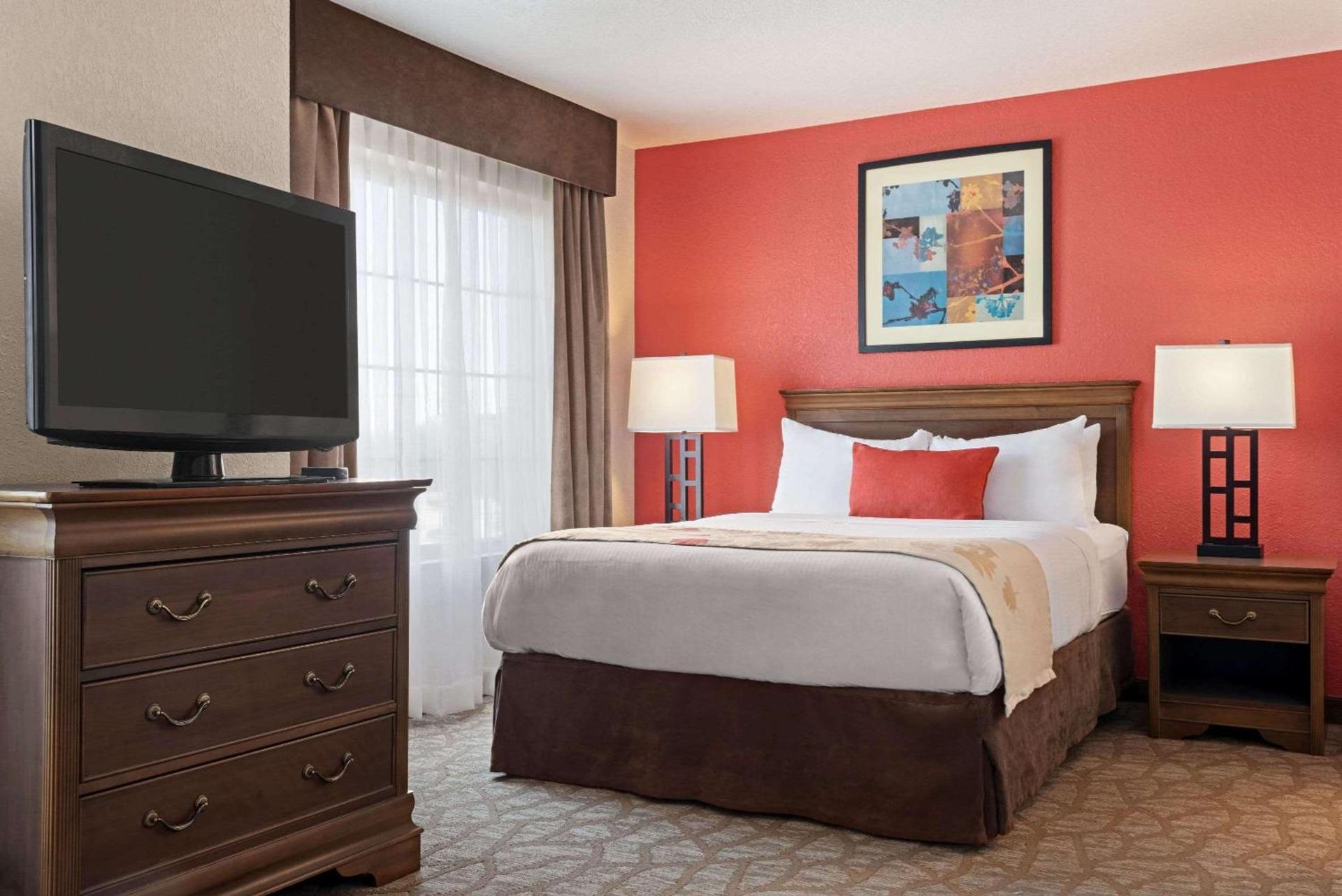Hawthorn Extended Stay by Wyndham Decatur photo 9