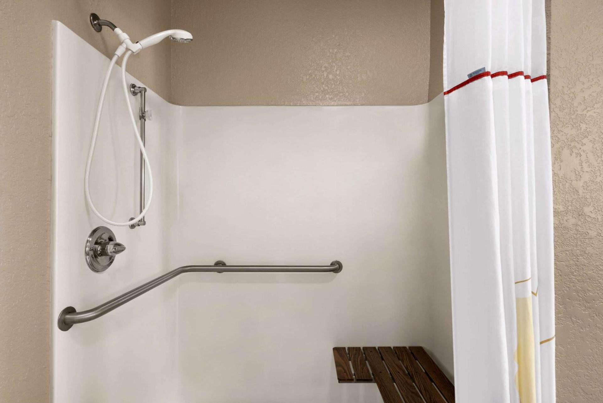 Hawthorn Extended Stay by Wyndham Decatur photo 13