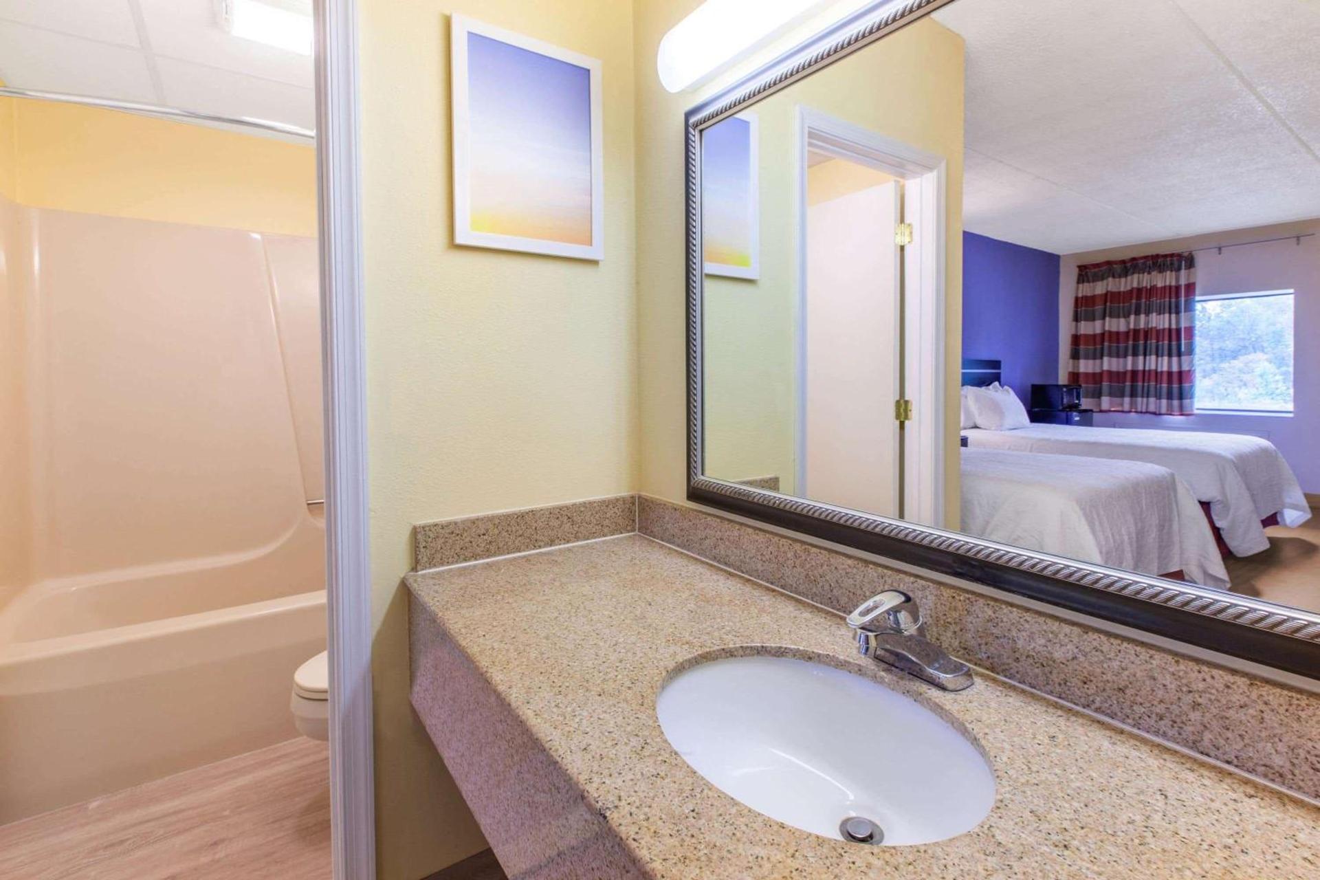 Days Inn by Wyndham Grantville photo 16