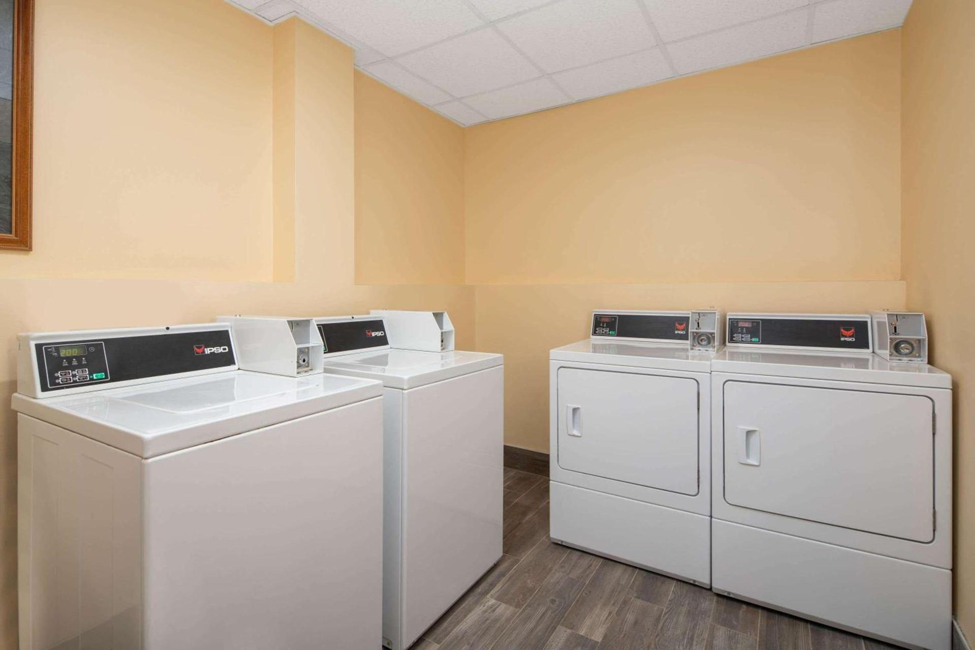 Microtel Inn & Suites by Wyndham Columbia Fort Jackson N photo 18
