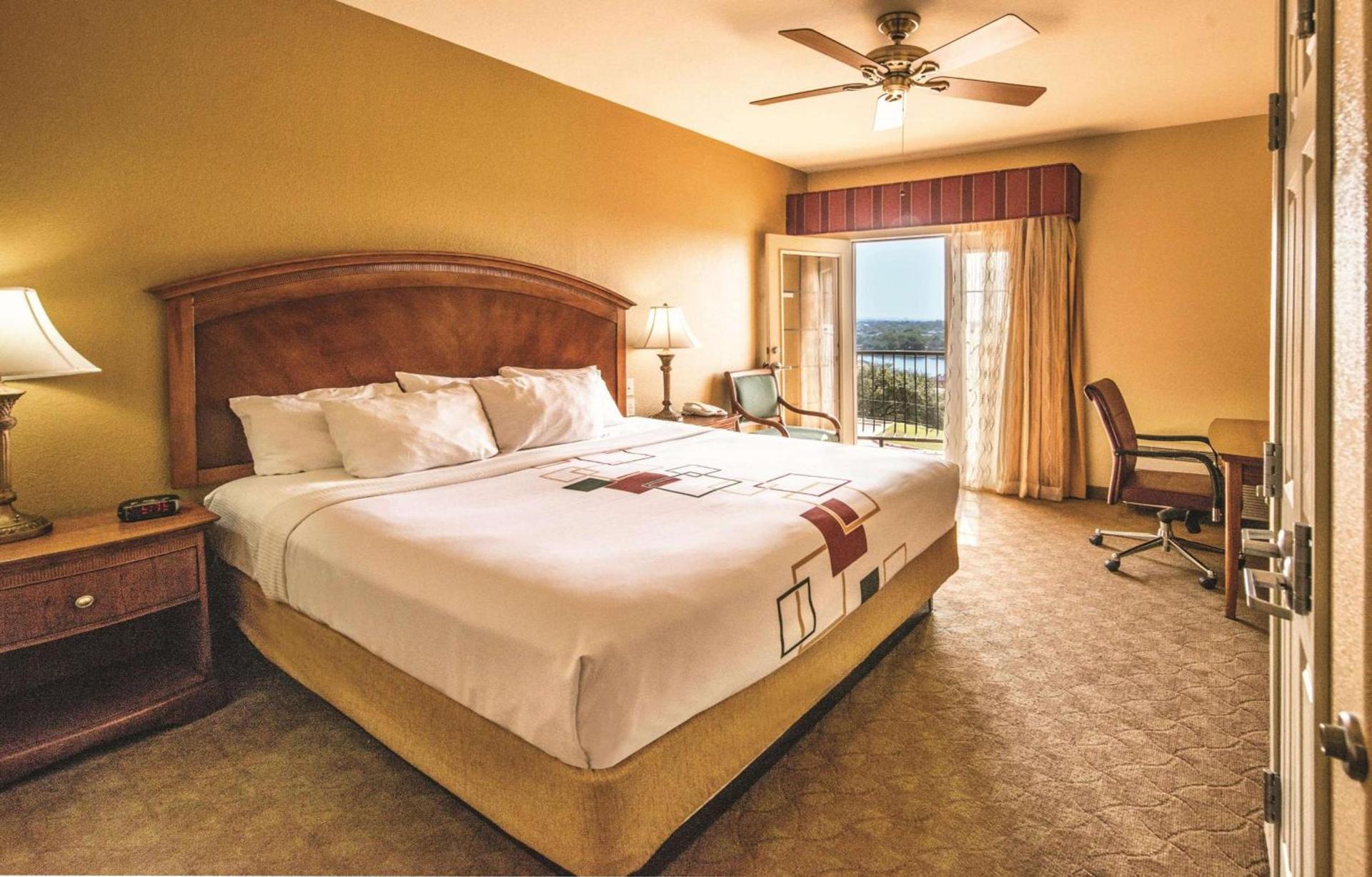 La Quinta by Wyndham Marble Falls photo 81