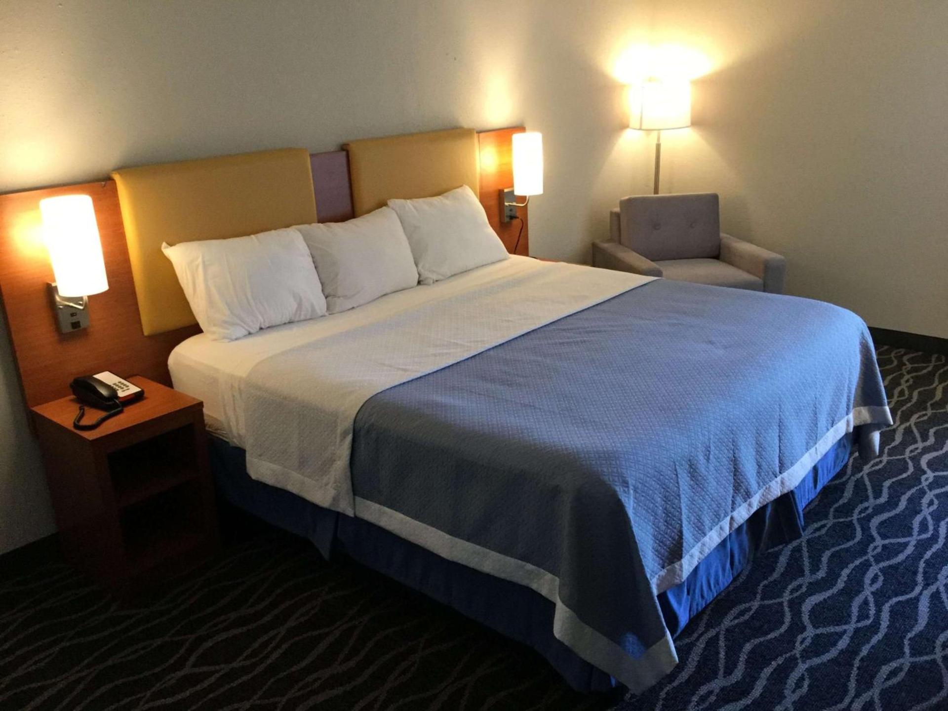 Days Inn & Suites by Wyndham Cincinnati North photo 7