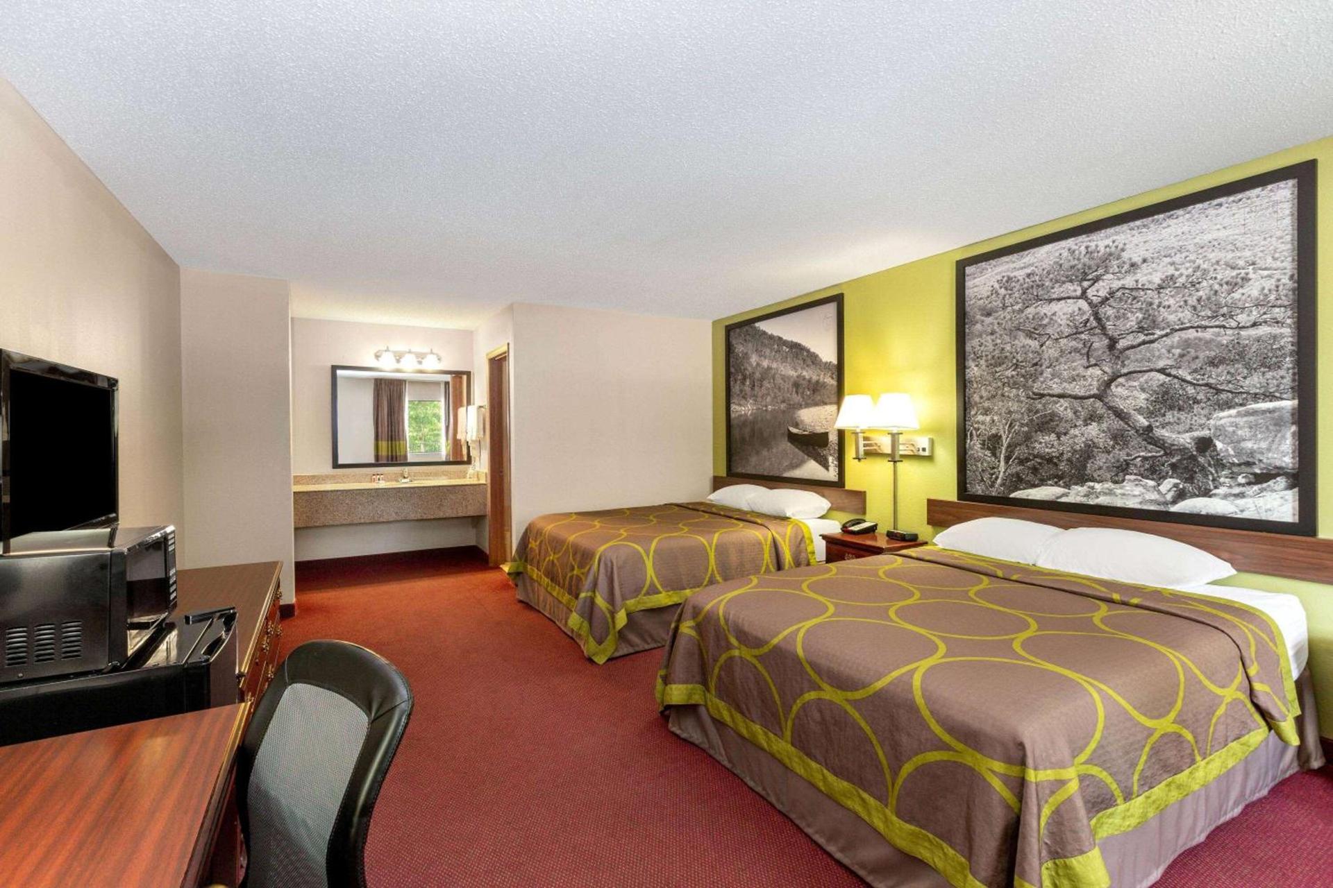 Super 8 by Wyndham Eureka Springs photo 7