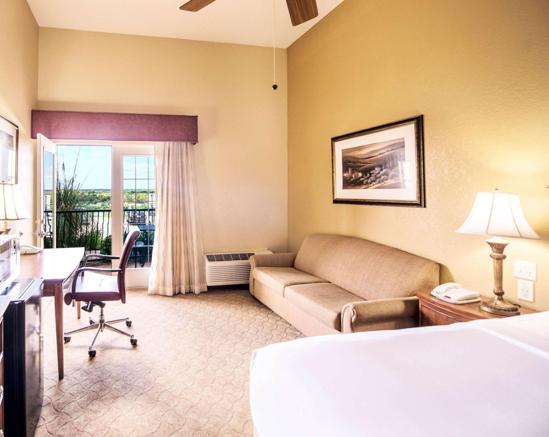 La Quinta by Wyndham Marble Falls photo 77