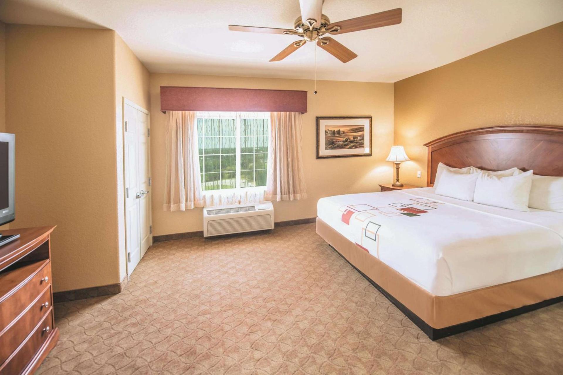 La Quinta by Wyndham Marble Falls photo 76