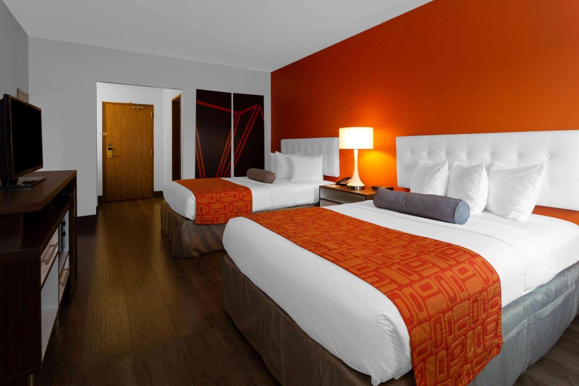 Howard Johnson by Wyndham Waukegan Great Lakes photo 10