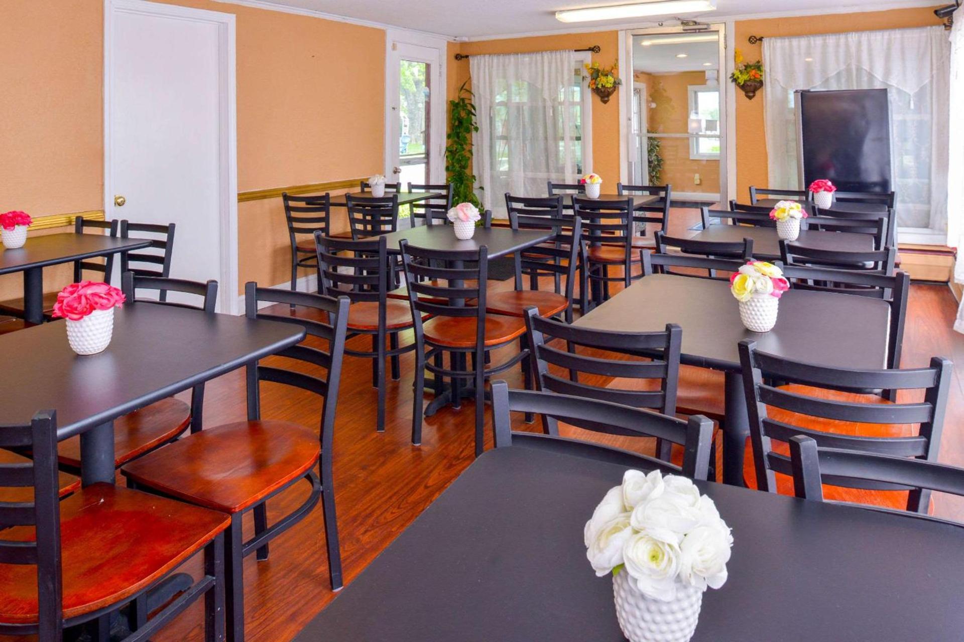 Rodeway Inn Orleans - Cape Cod photo 60