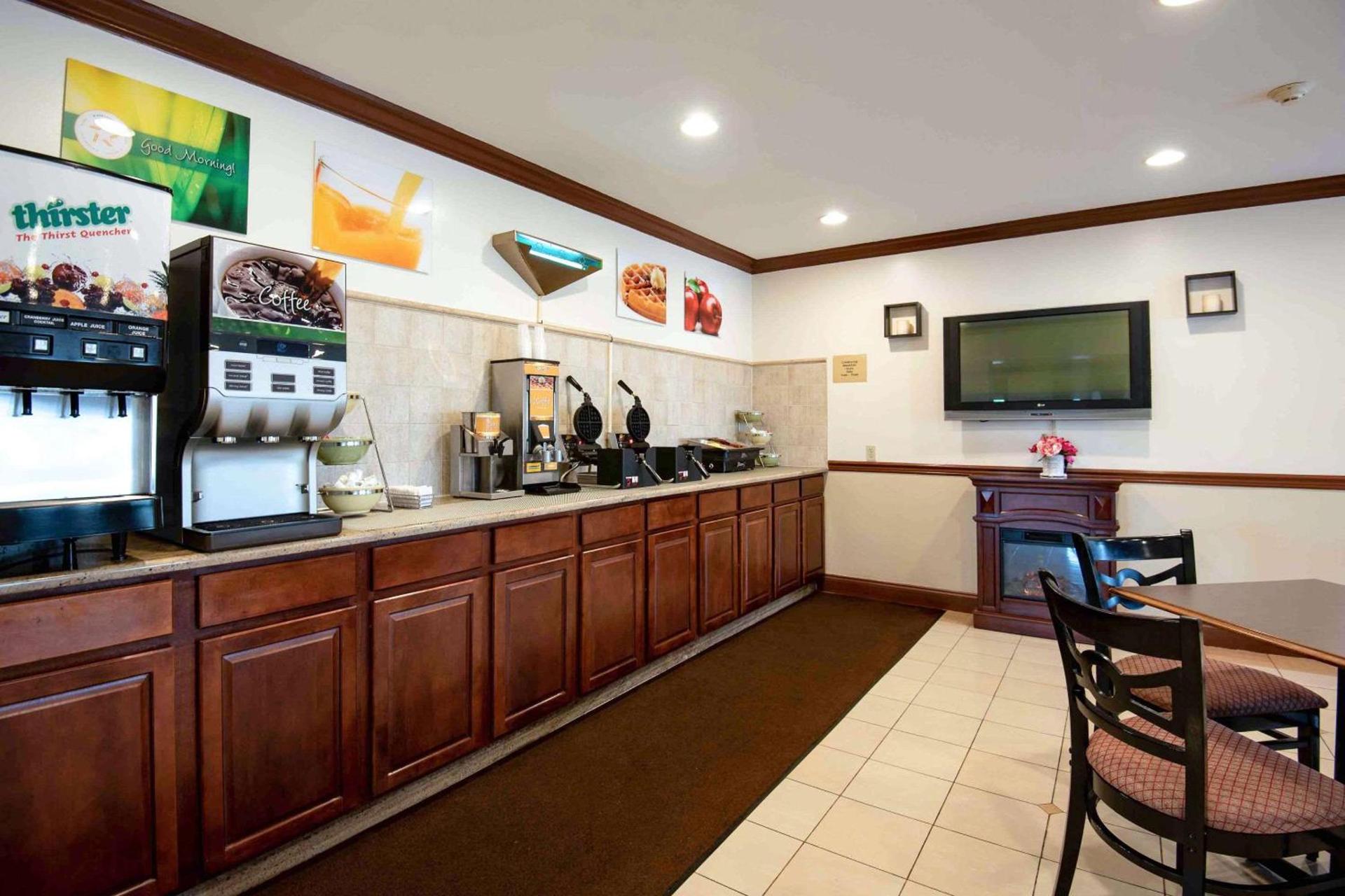 Quality Inn & Suites Quakertown-Allentown photo 12