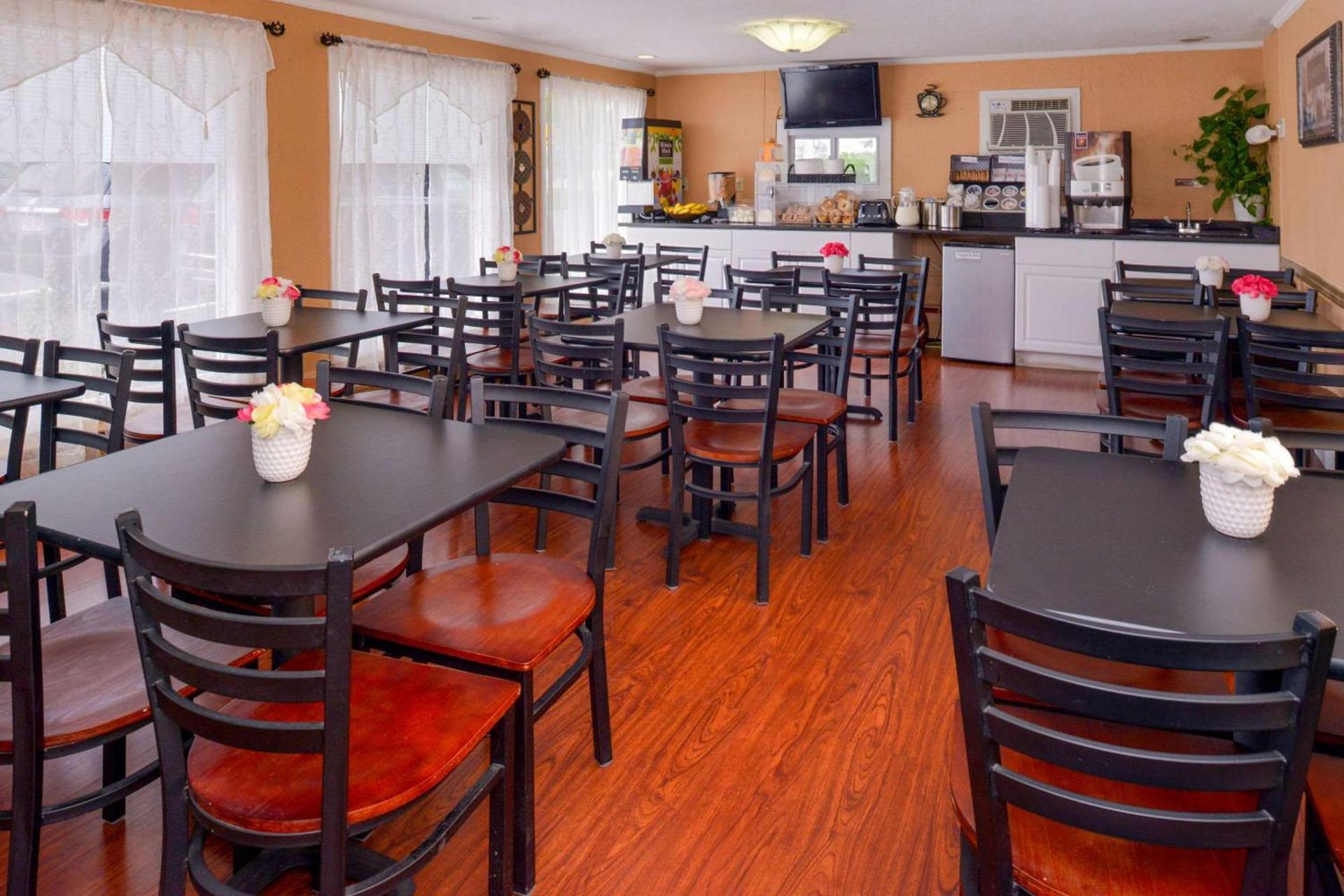 Rodeway Inn Orleans - Cape Cod photo 40