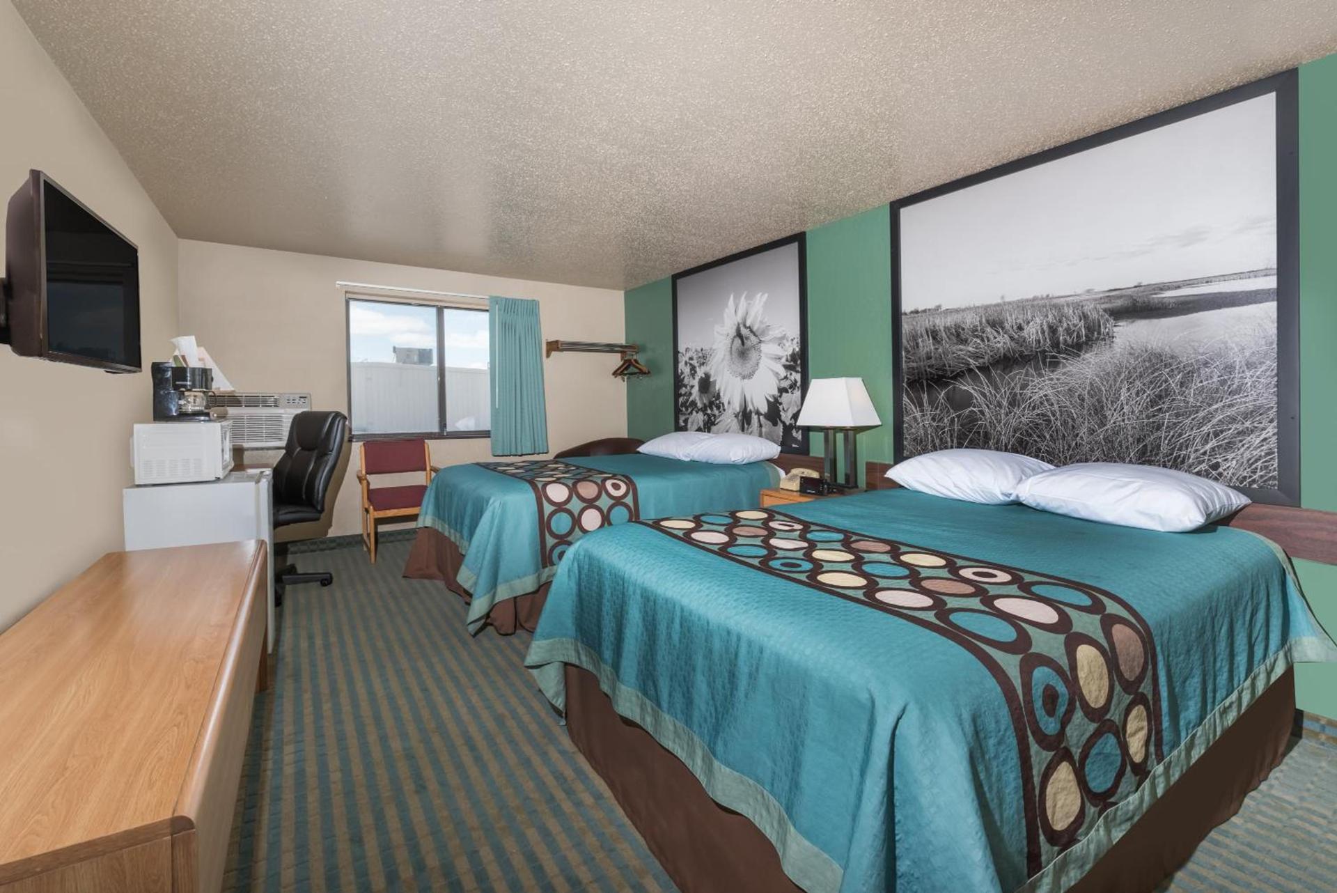 Super 8 by Wyndham Devils Lake photo 17