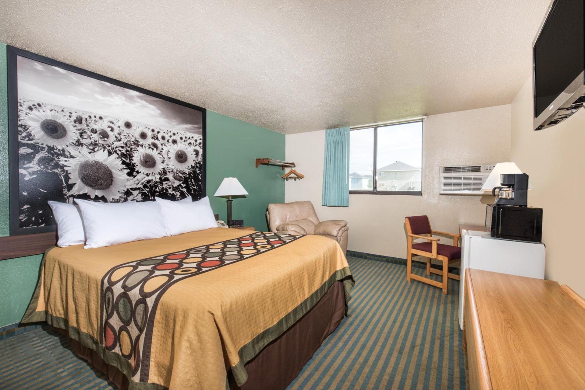 Super 8 by Wyndham Devils Lake photo 15