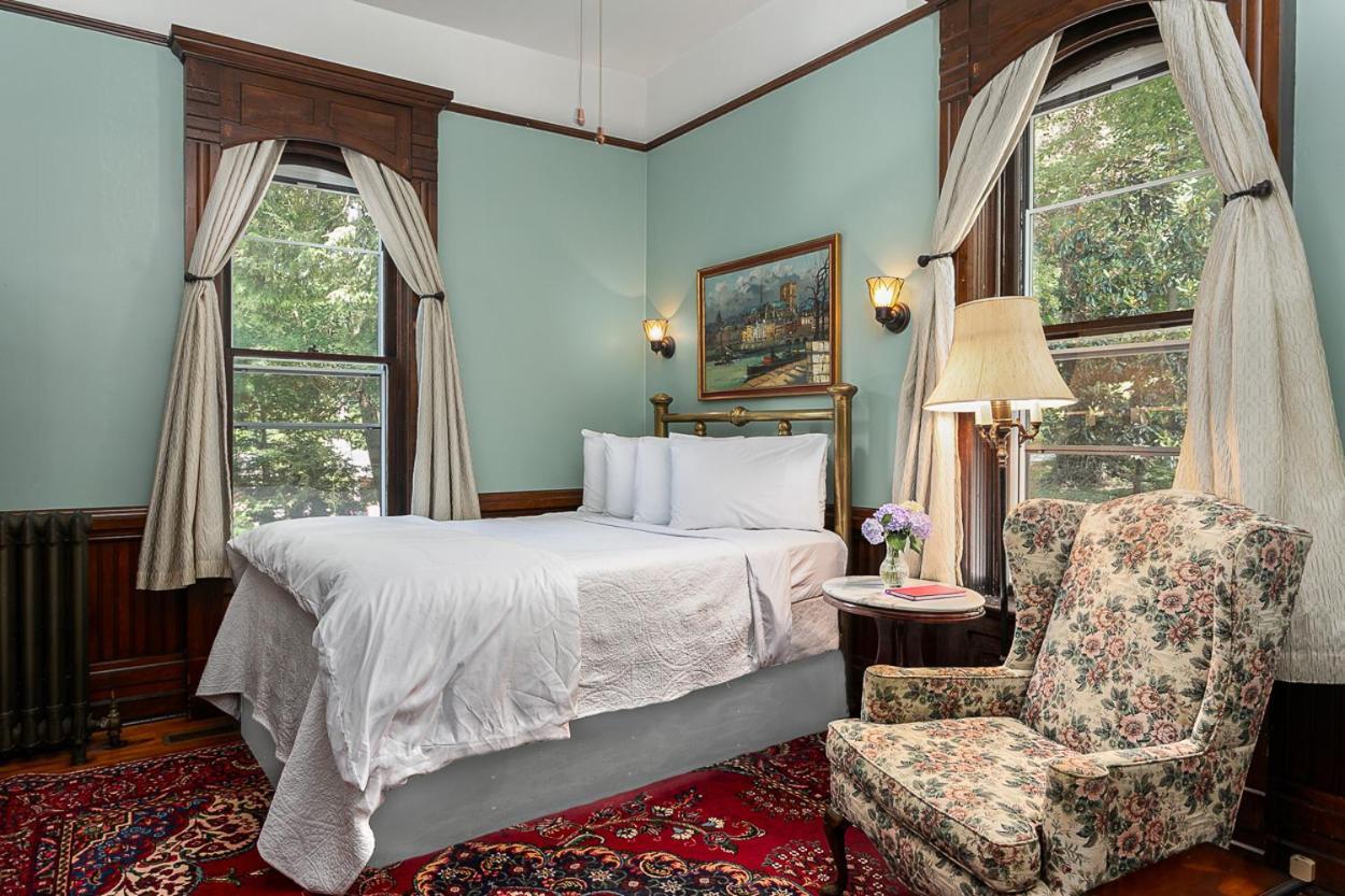 Cedar Crest Inn photo 11