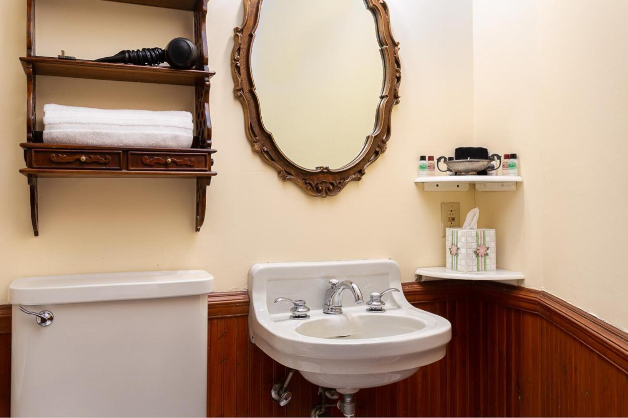 Cedar Crest Inn photo 24