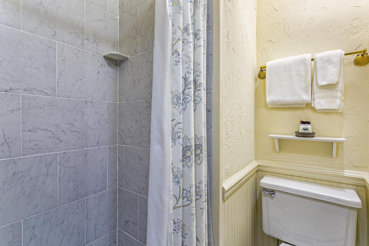 Cedar Crest Inn photo 23