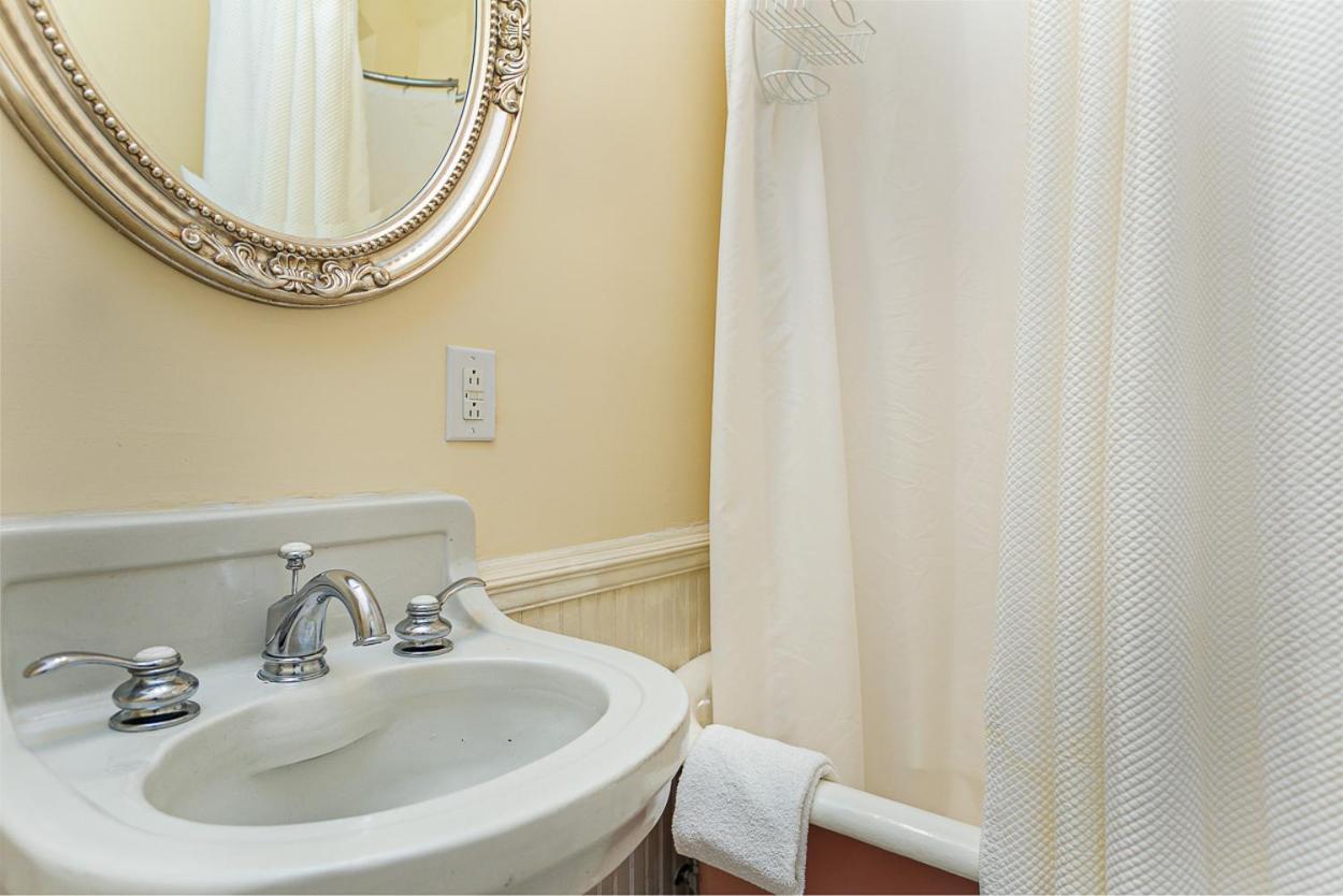 Cedar Crest Inn photo 12