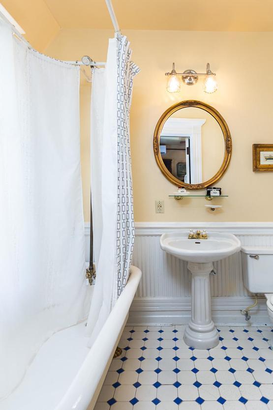 Cedar Crest Inn photo 16
