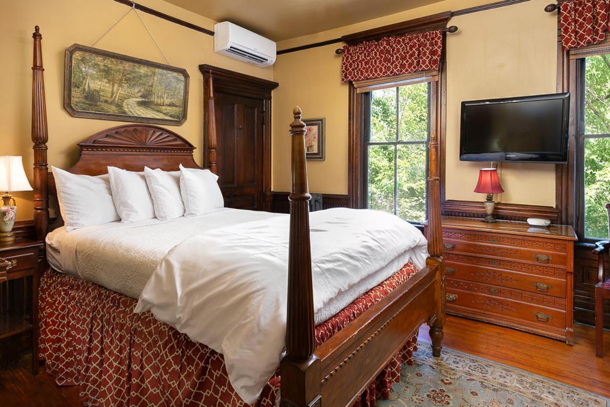 Cedar Crest Inn photo 14