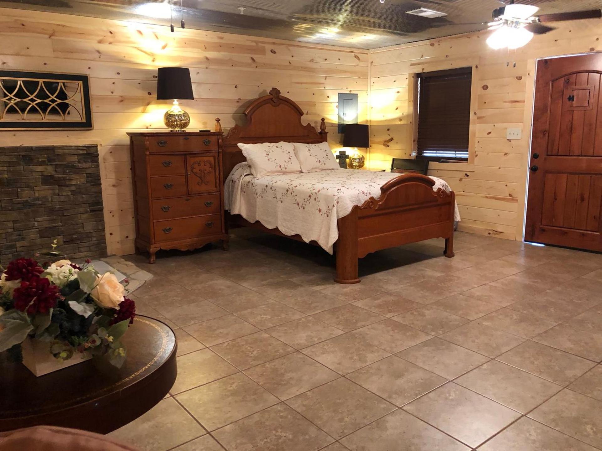 Samantha's Timber Inn photo 41