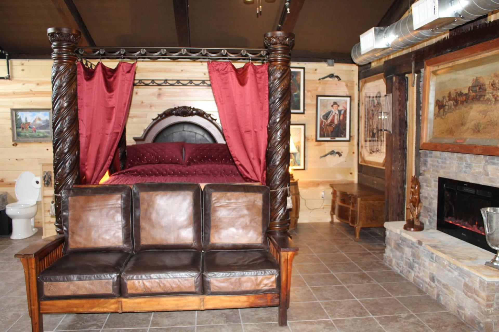 Samantha's Timber Inn photo 67