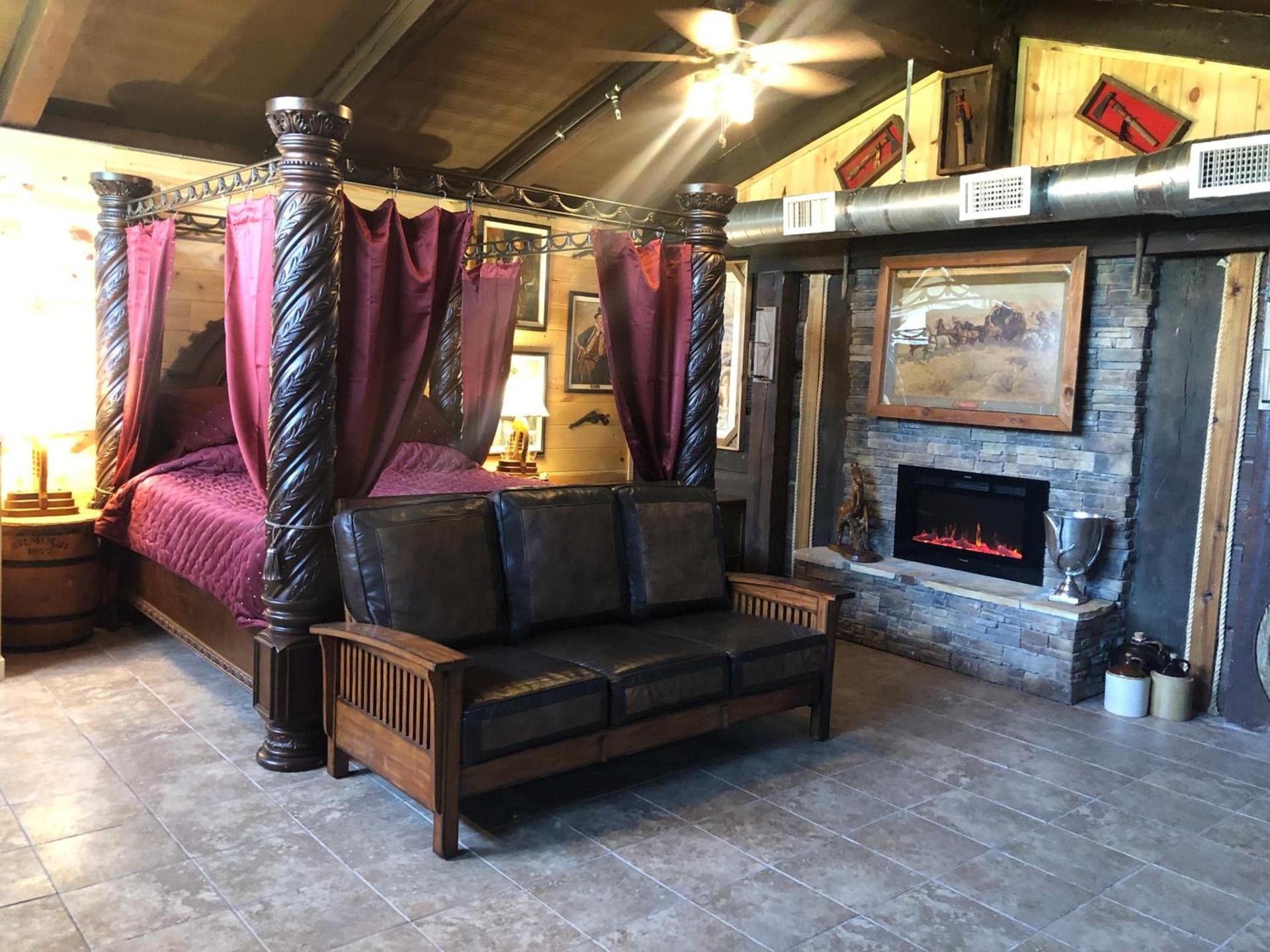Samantha's Timber Inn photo 7