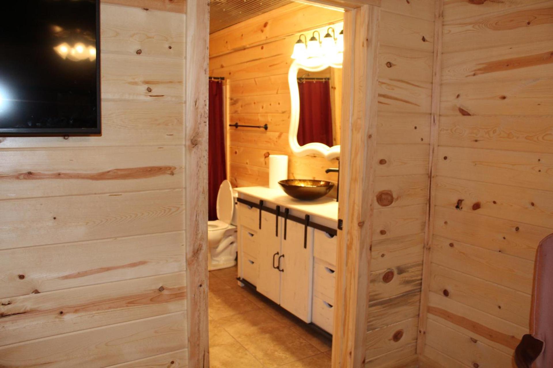 Samantha's Timber Inn photo 9