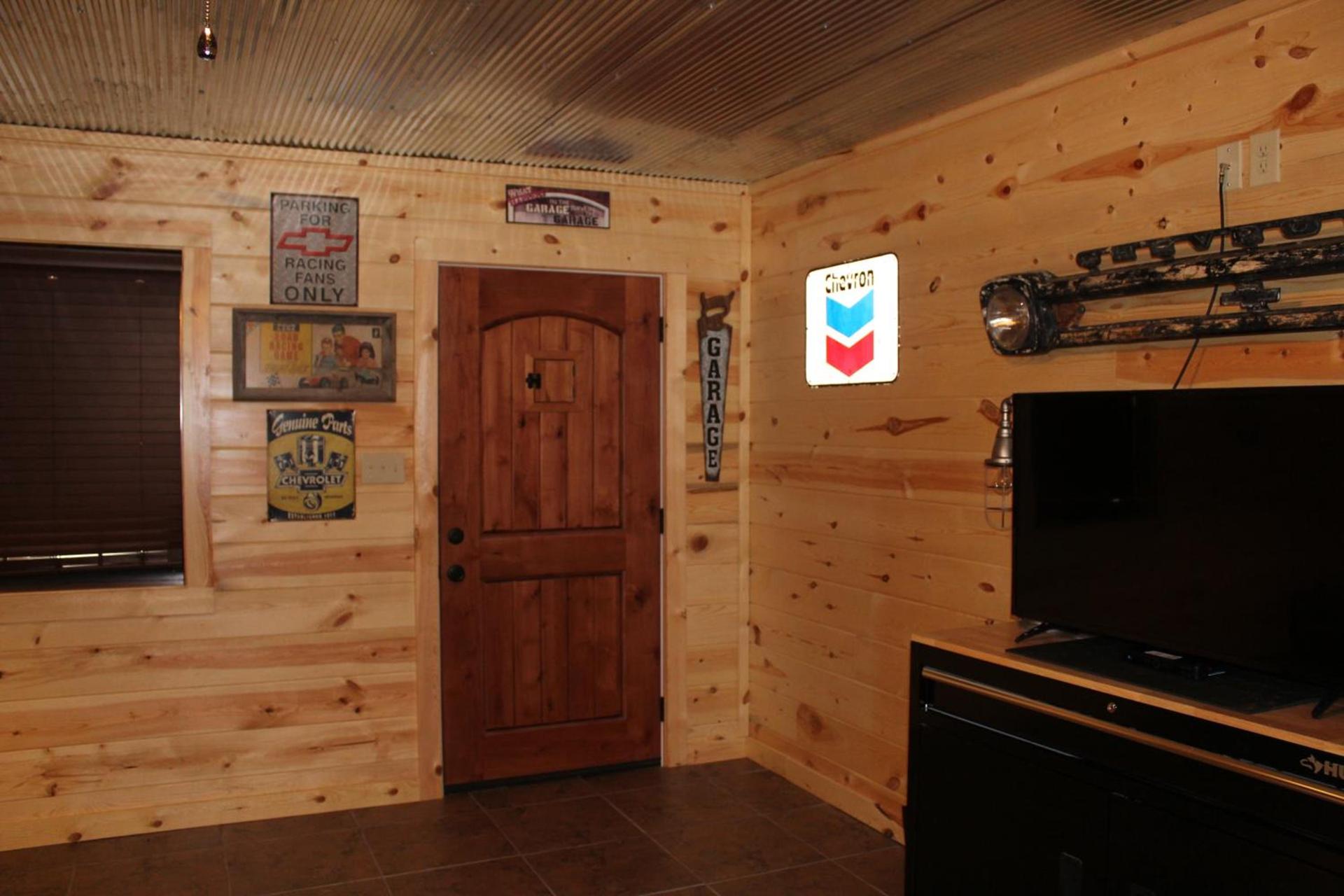 Samantha's Timber Inn photo 10