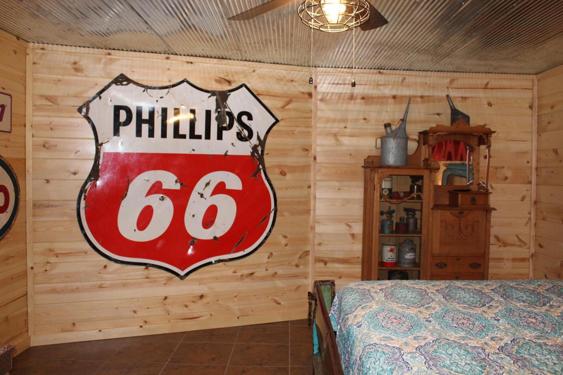 Samantha's Timber Inn photo 12