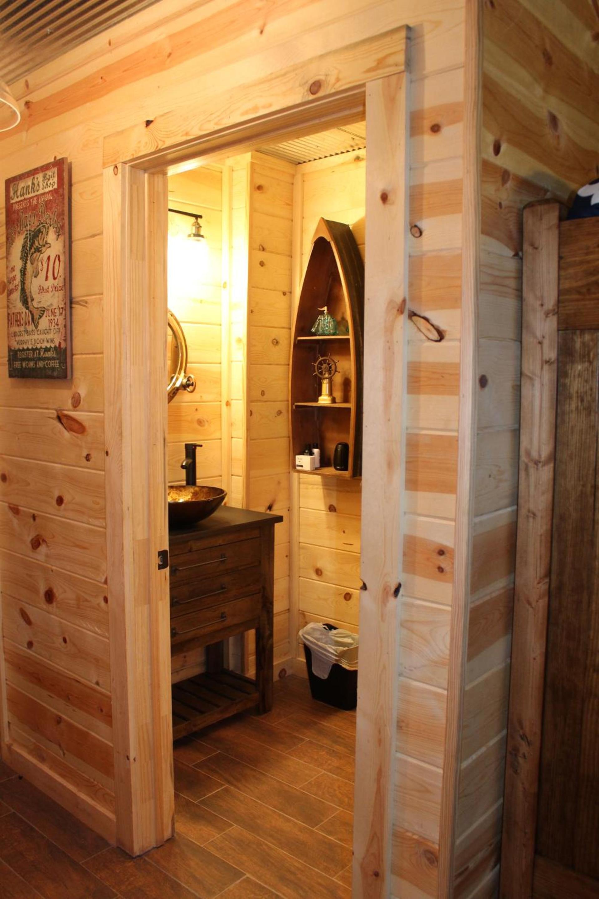Samantha's Timber Inn photo 16