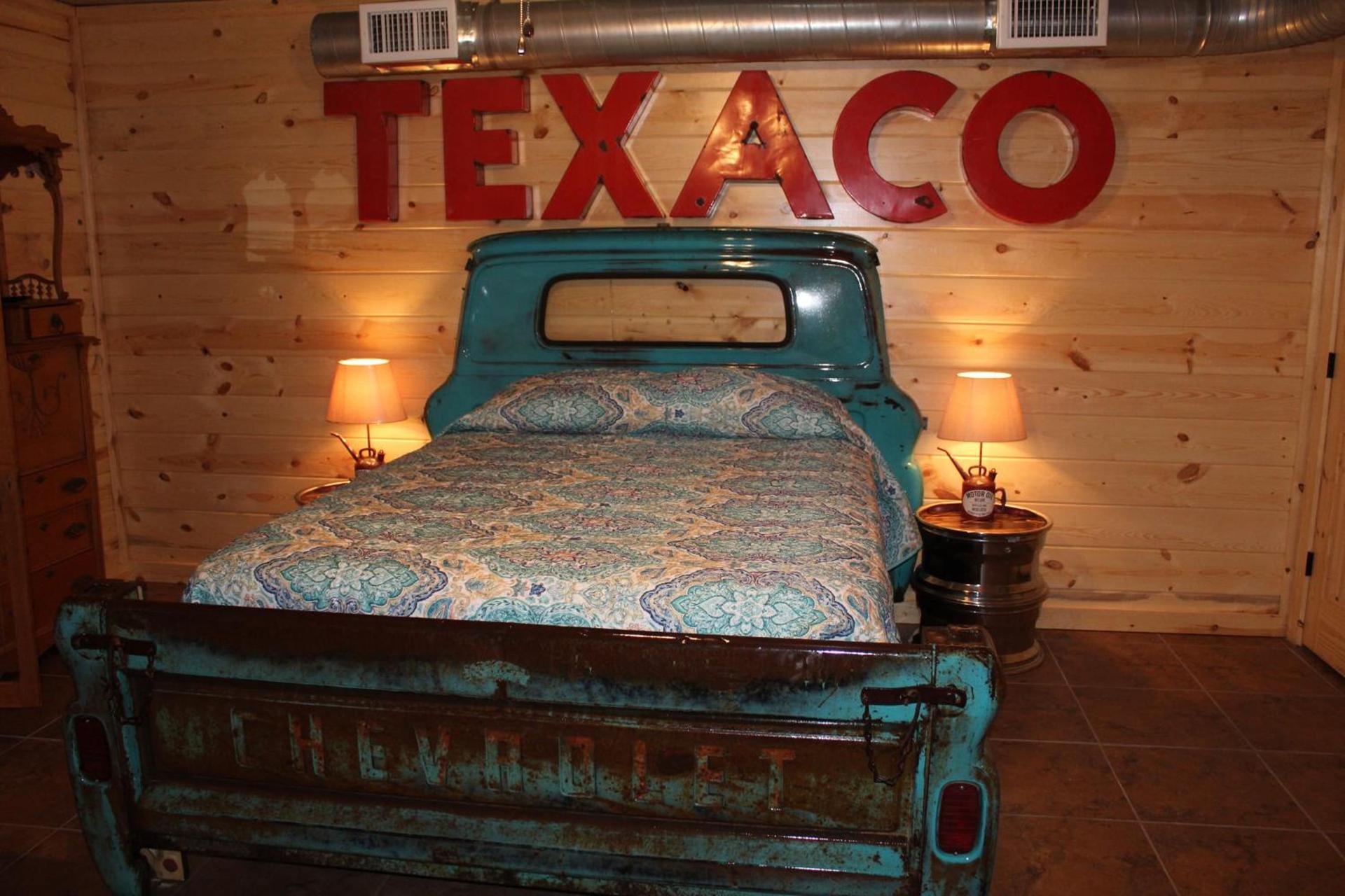 Samantha's Timber Inn photo 18