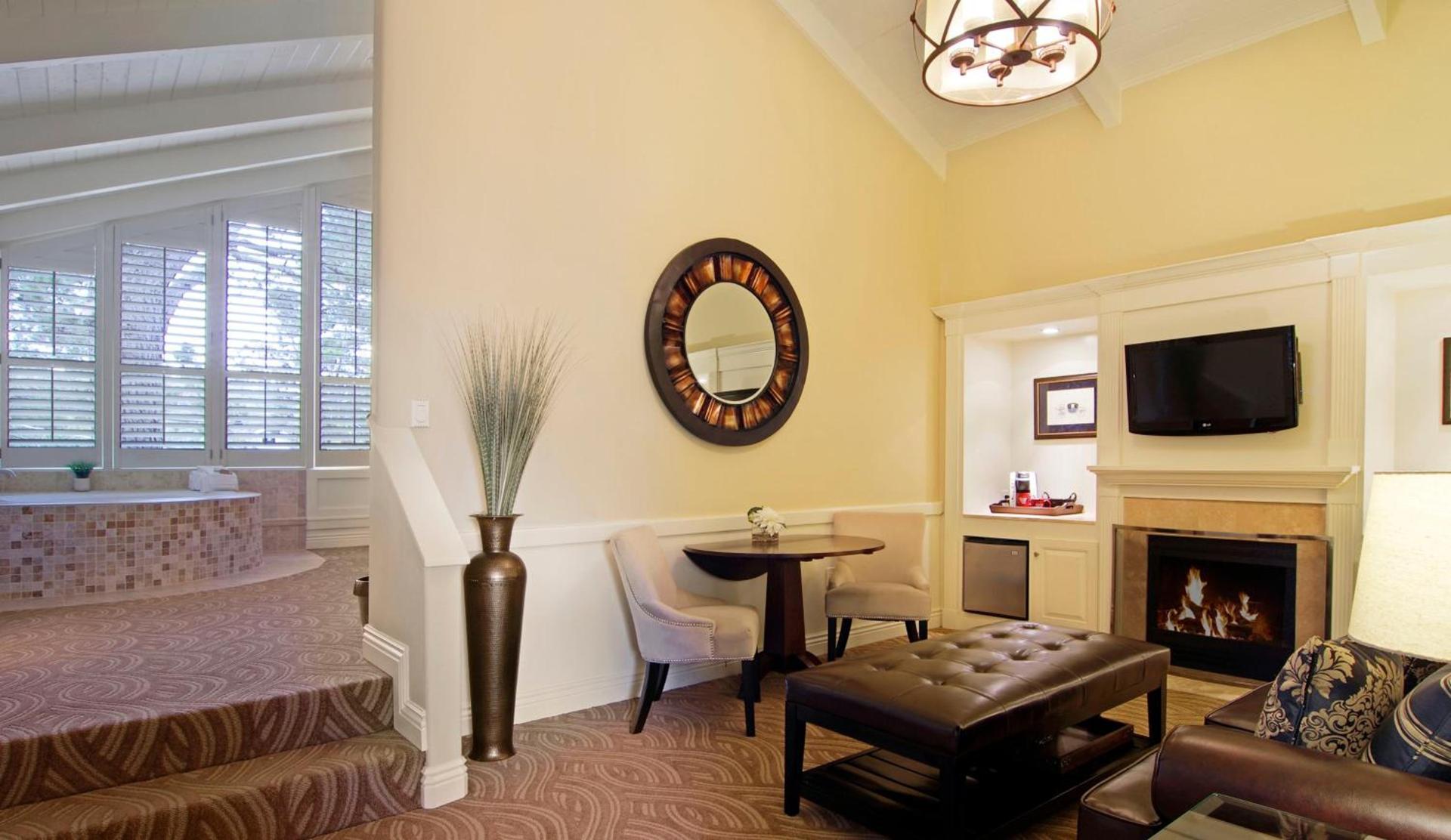 Carriage House Inn photo 19