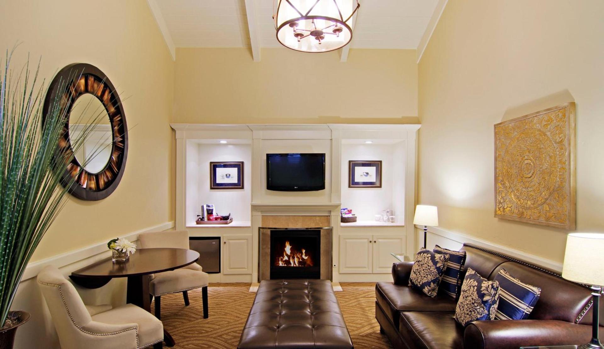 Carriage House Inn photo 5