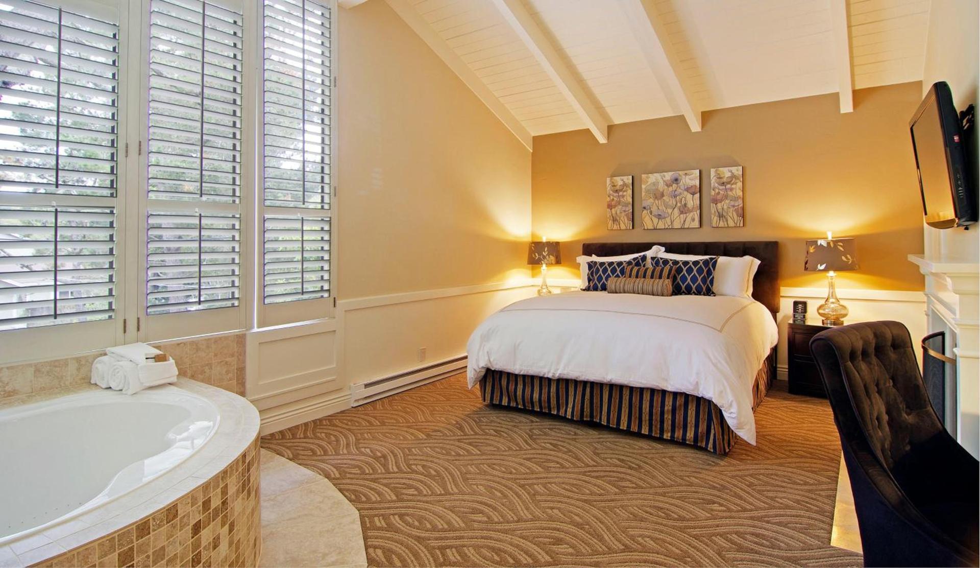 Carriage House Inn photo 9