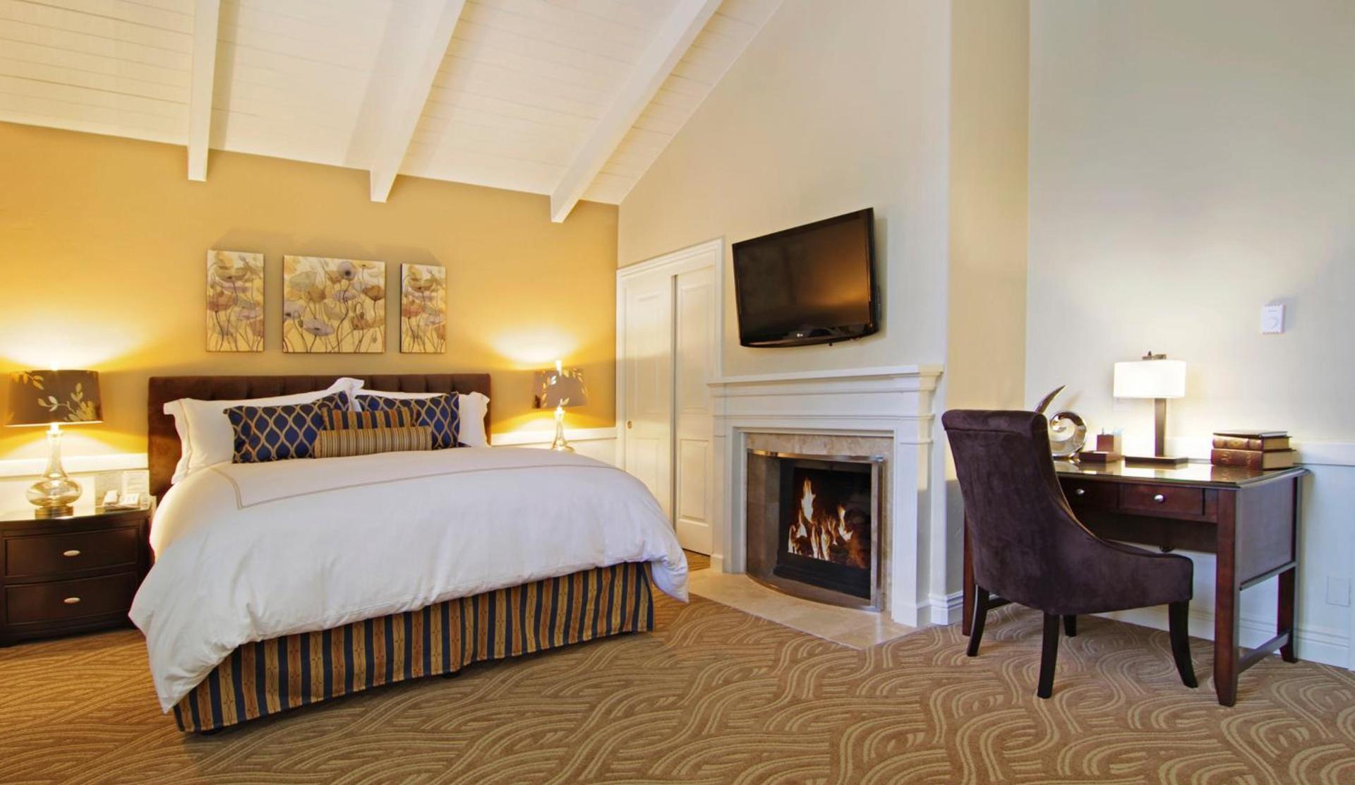Carriage House Inn photo 11