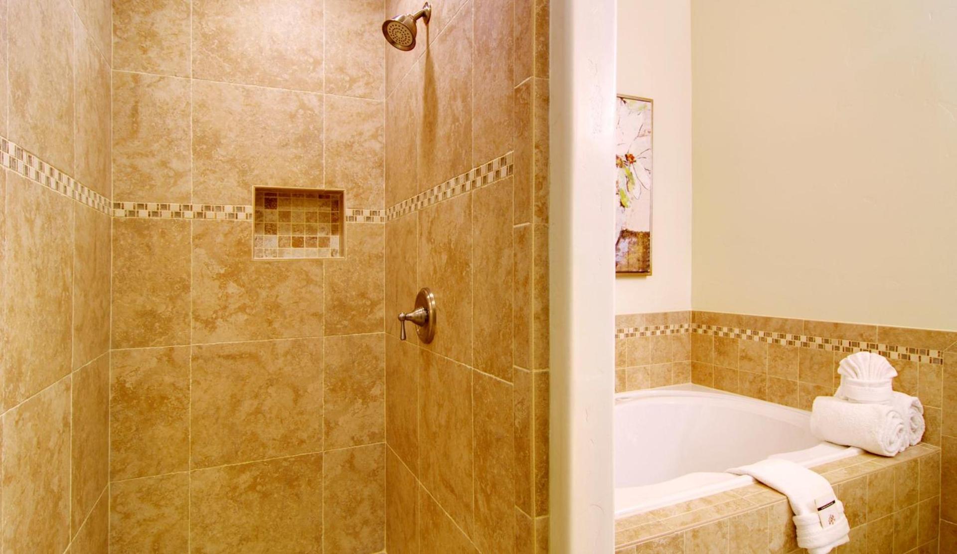 Carriage House Inn photo 18