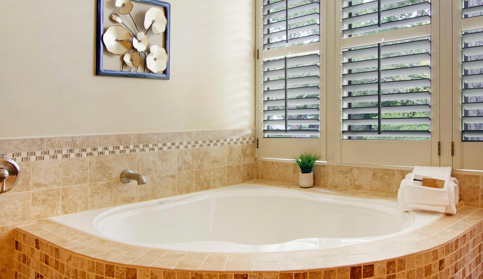 Carriage House Inn photo 17