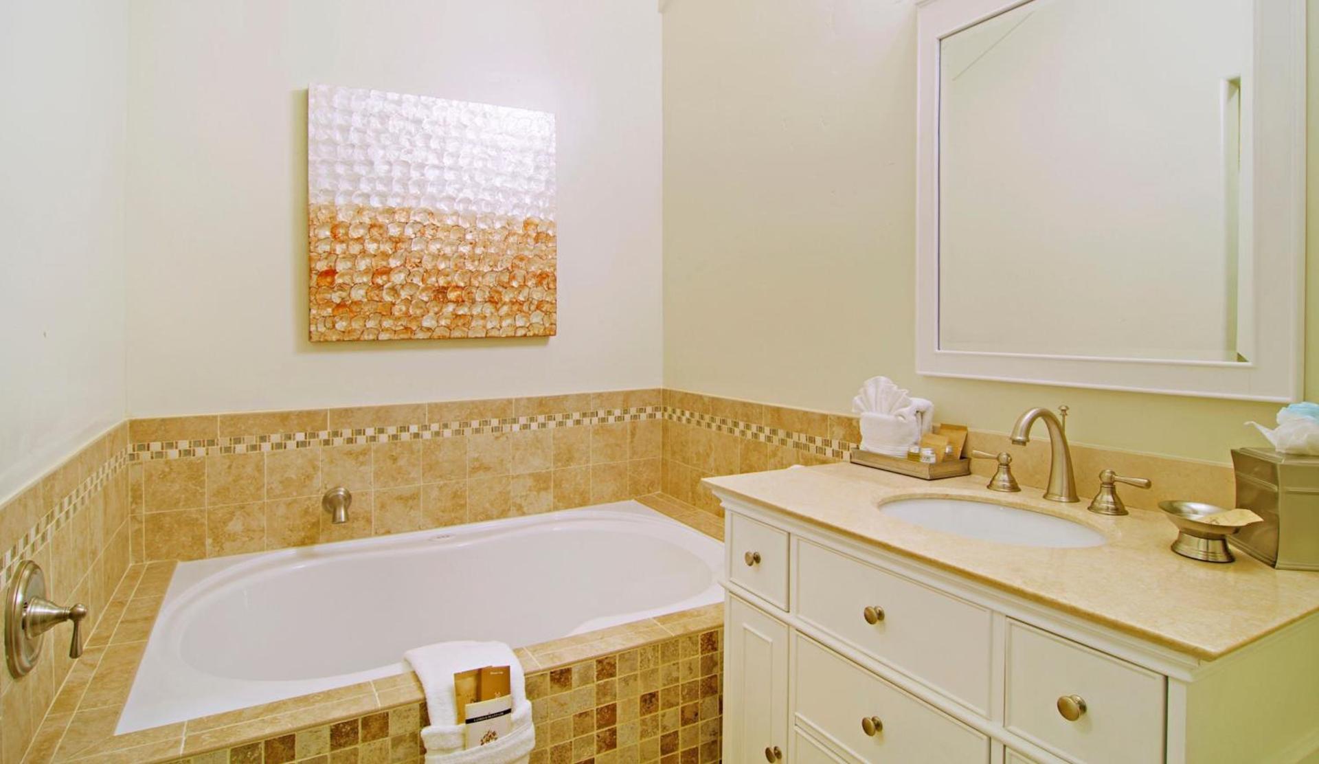 Carriage House Inn photo 16