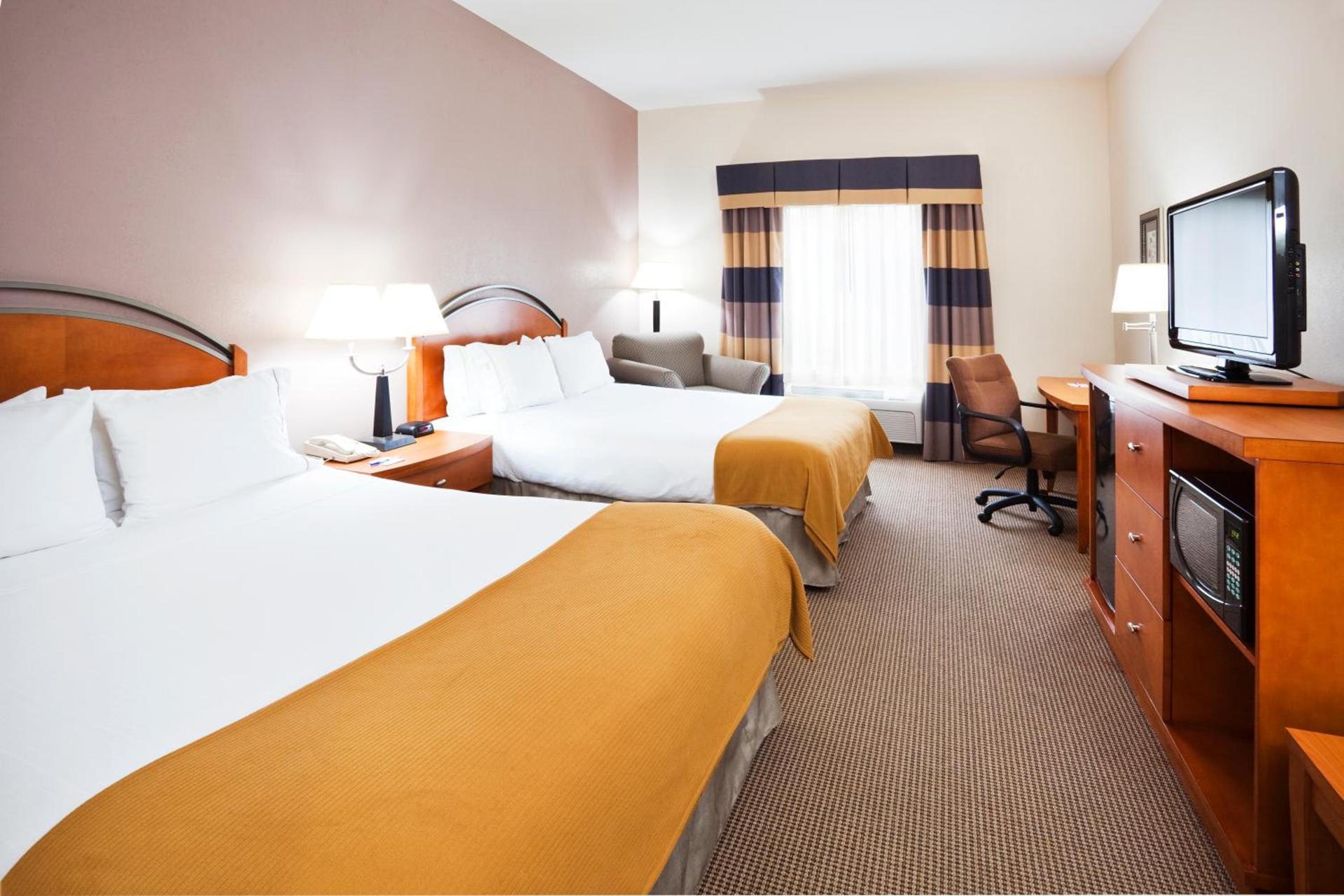 Holiday Inn Express Forest City by IHG photo 2