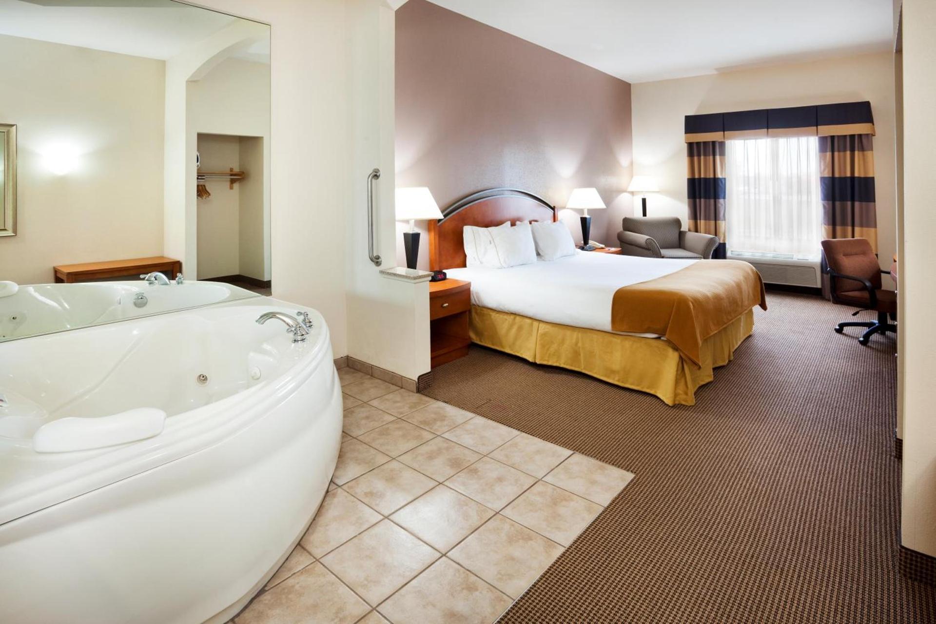 Holiday Inn Express Forest City by IHG photo 7