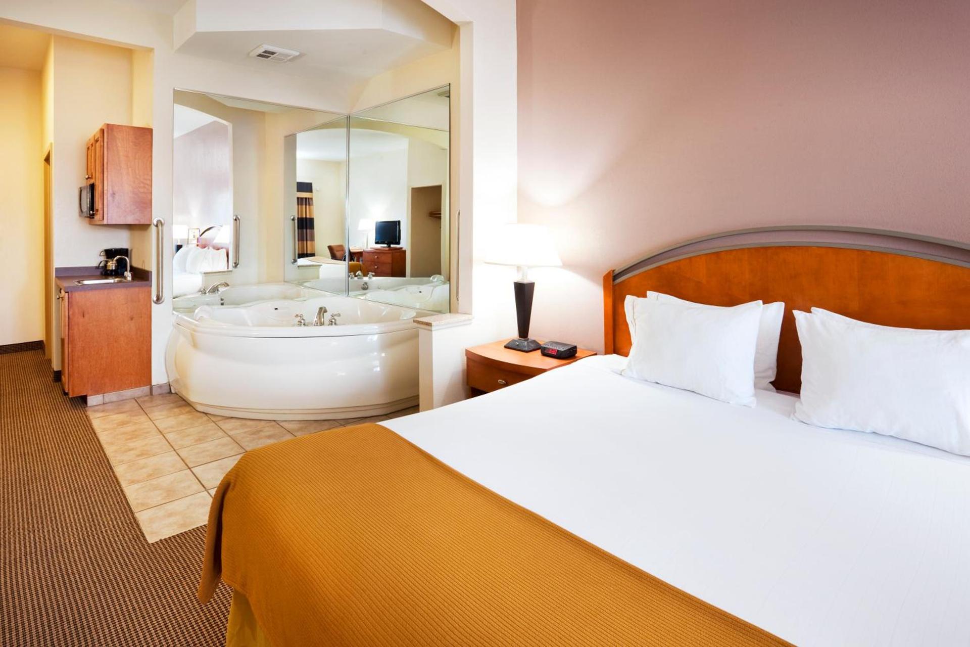 Holiday Inn Express Forest City by IHG photo 3