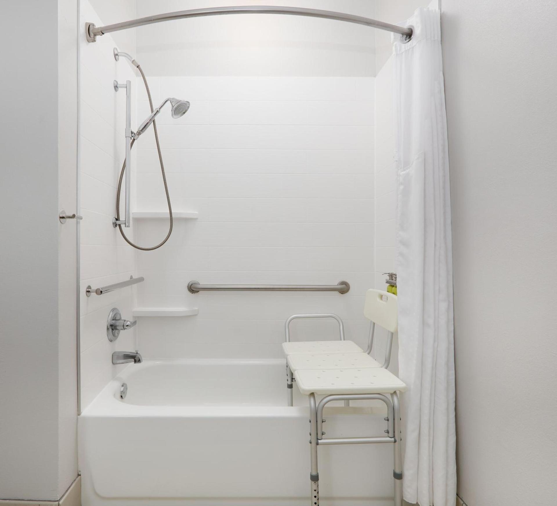 Holiday Inn Express Hotel & Suites Dublin by IHG photo 4