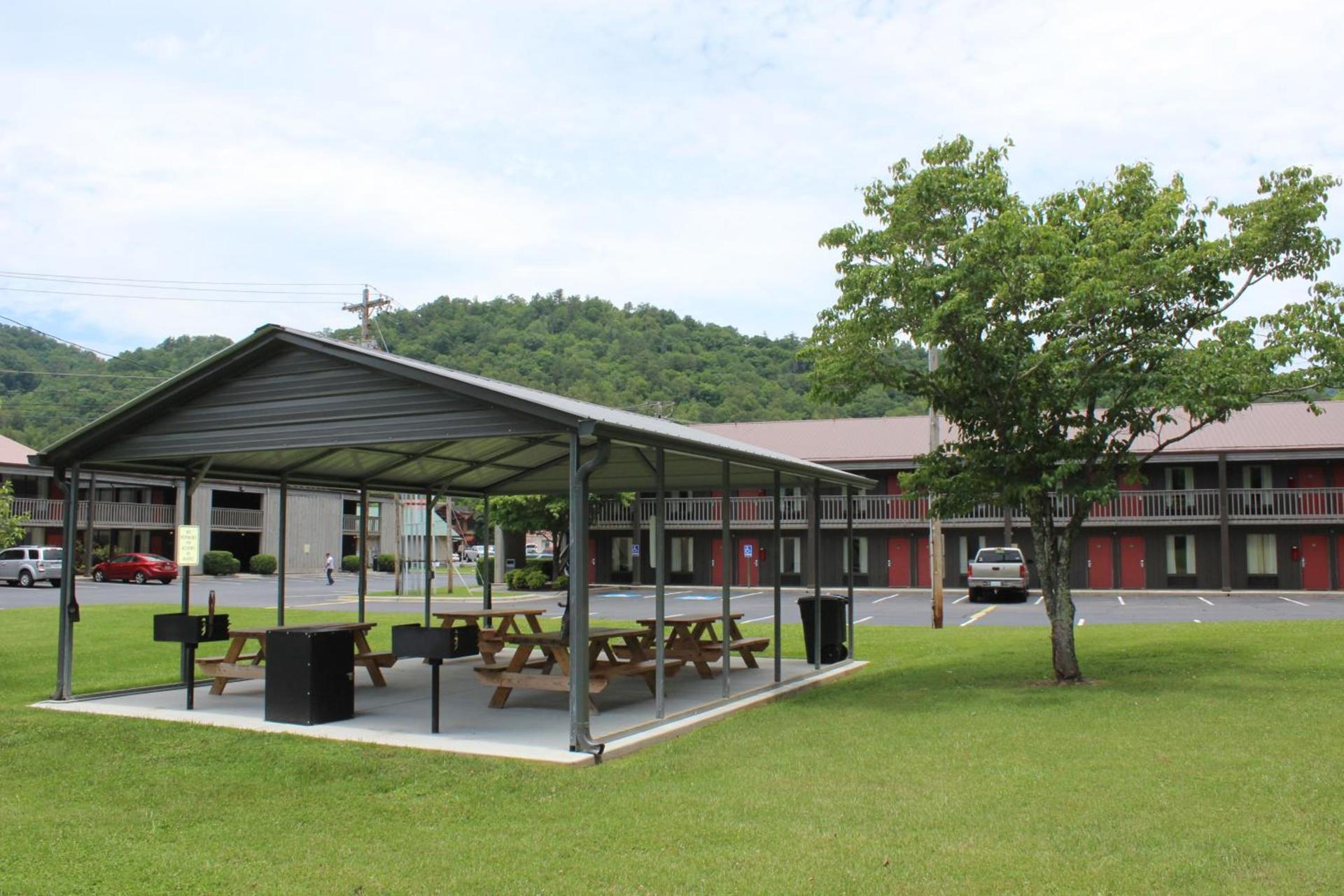 Great Smokies Inn - Cherokee photo 42