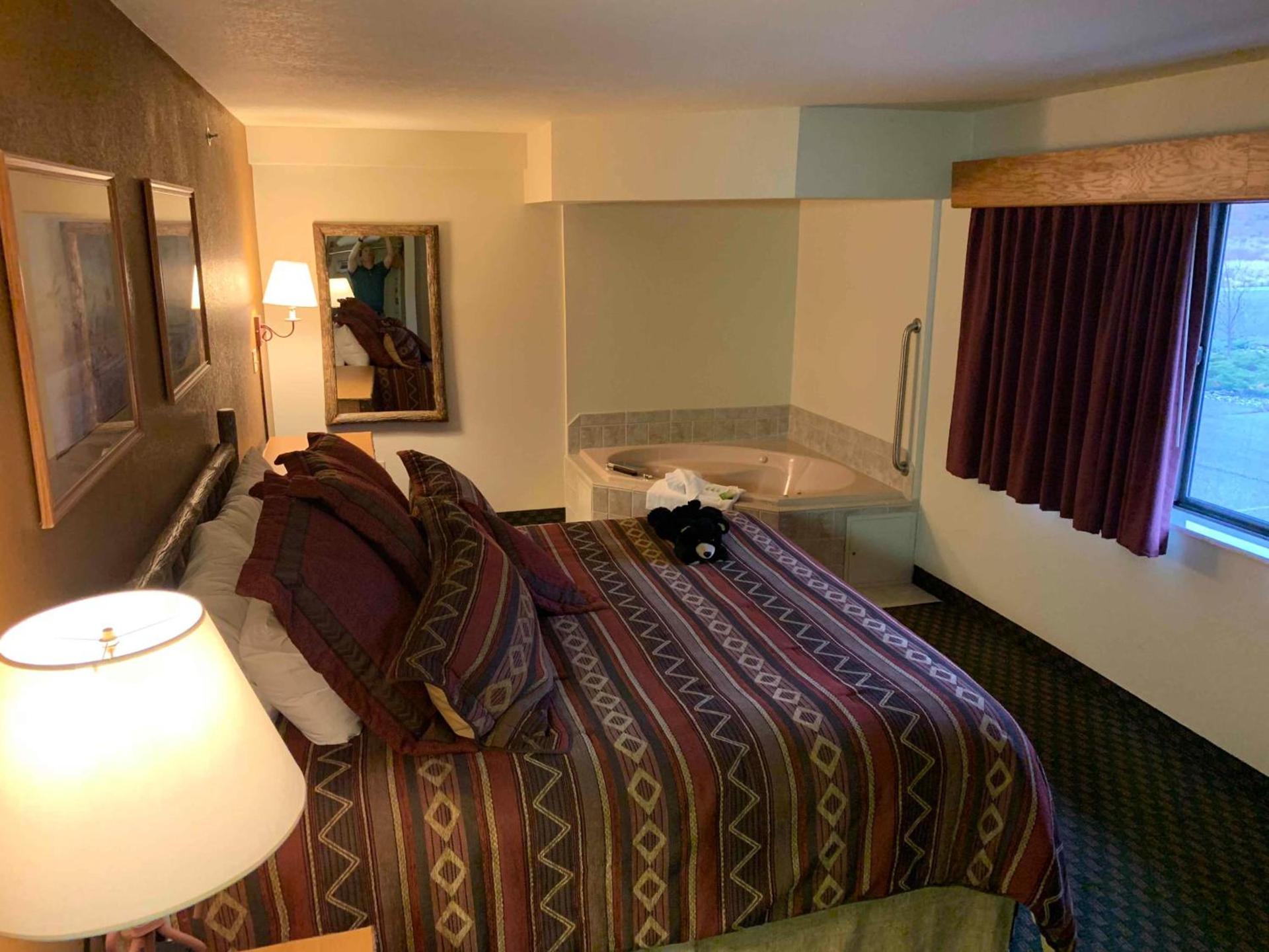 AmericInn by Wyndham Cody photo 48