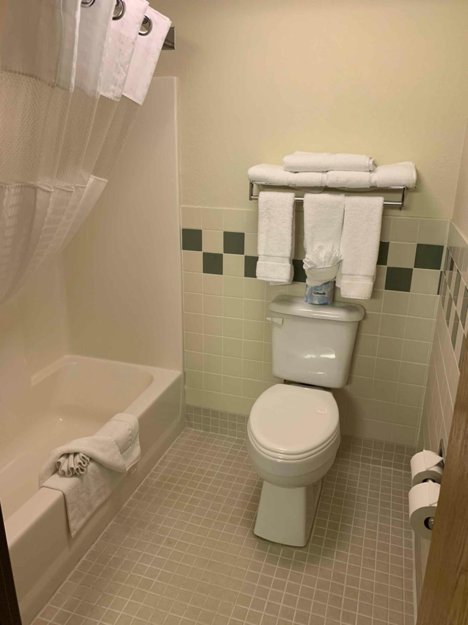 AmericInn by Wyndham Cody photo 36