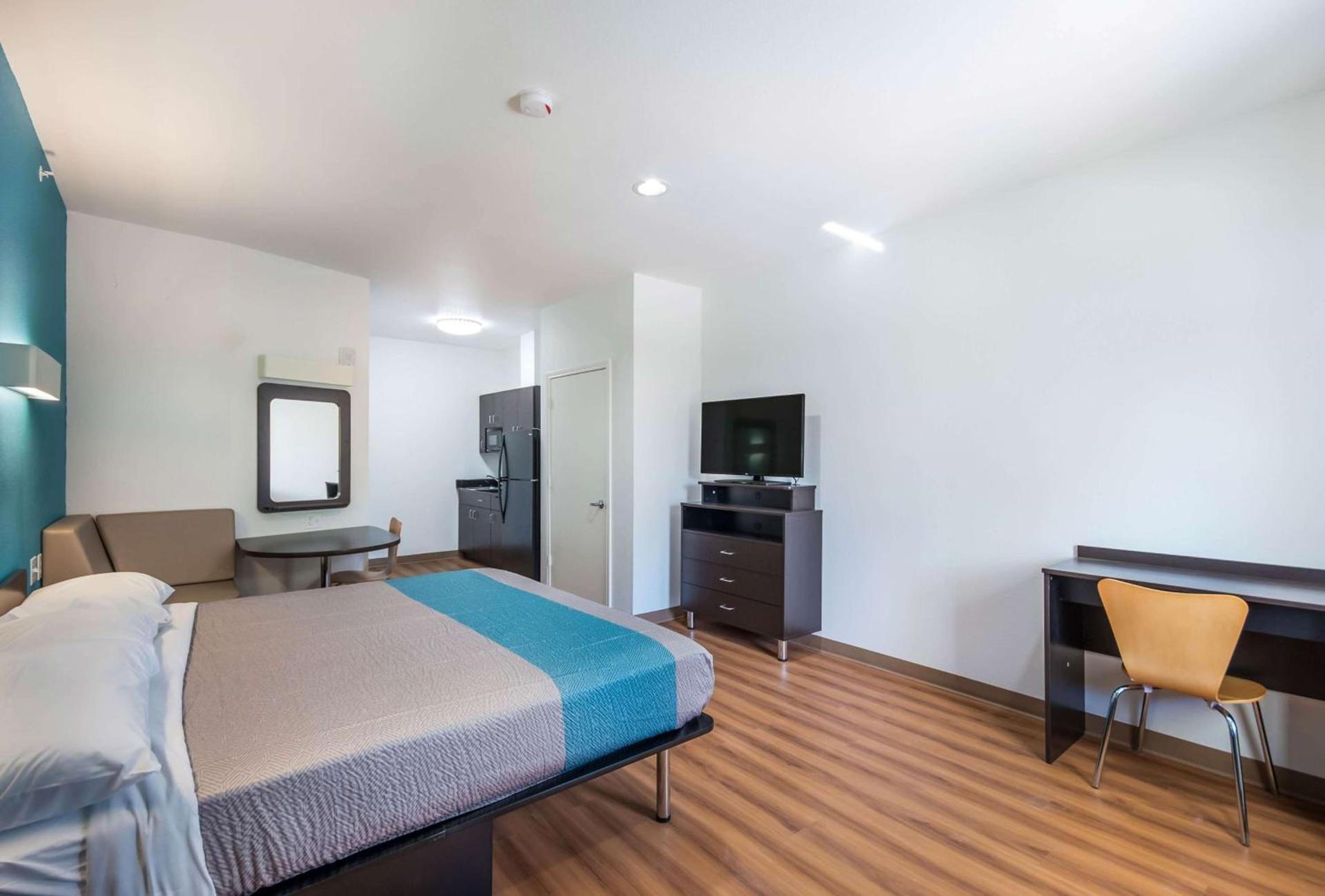 Motel 6-Channelview, TX photo 16