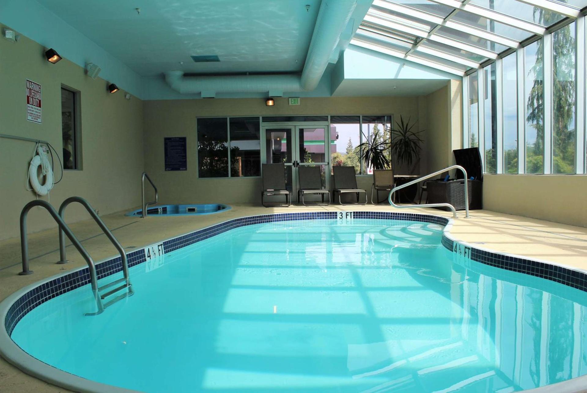 Medallion Inn and Suites photo 11