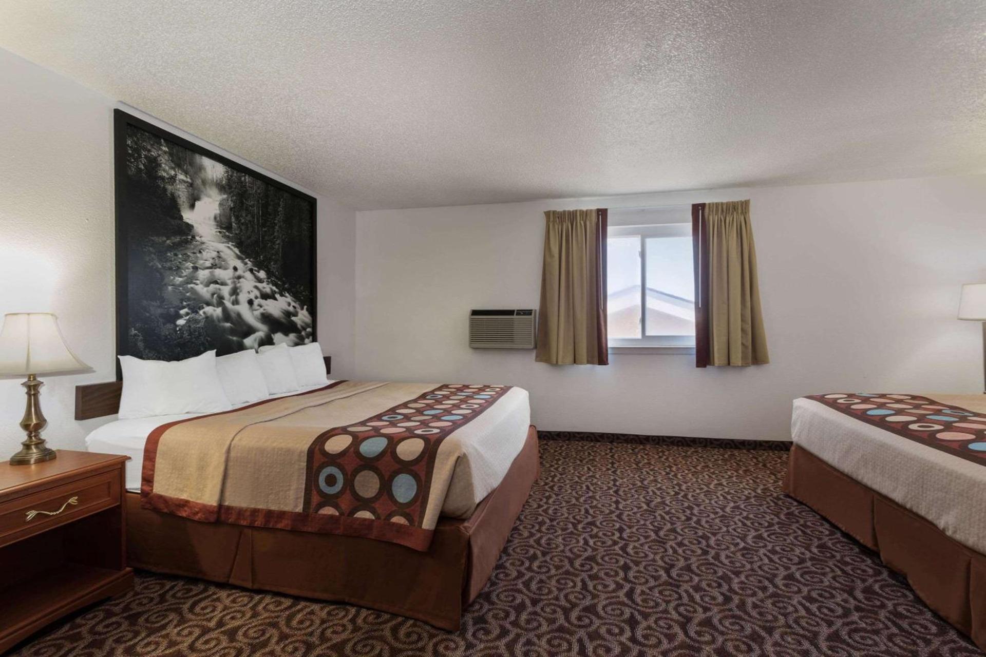 Super 8 by Wyndham Gillette photo 5
