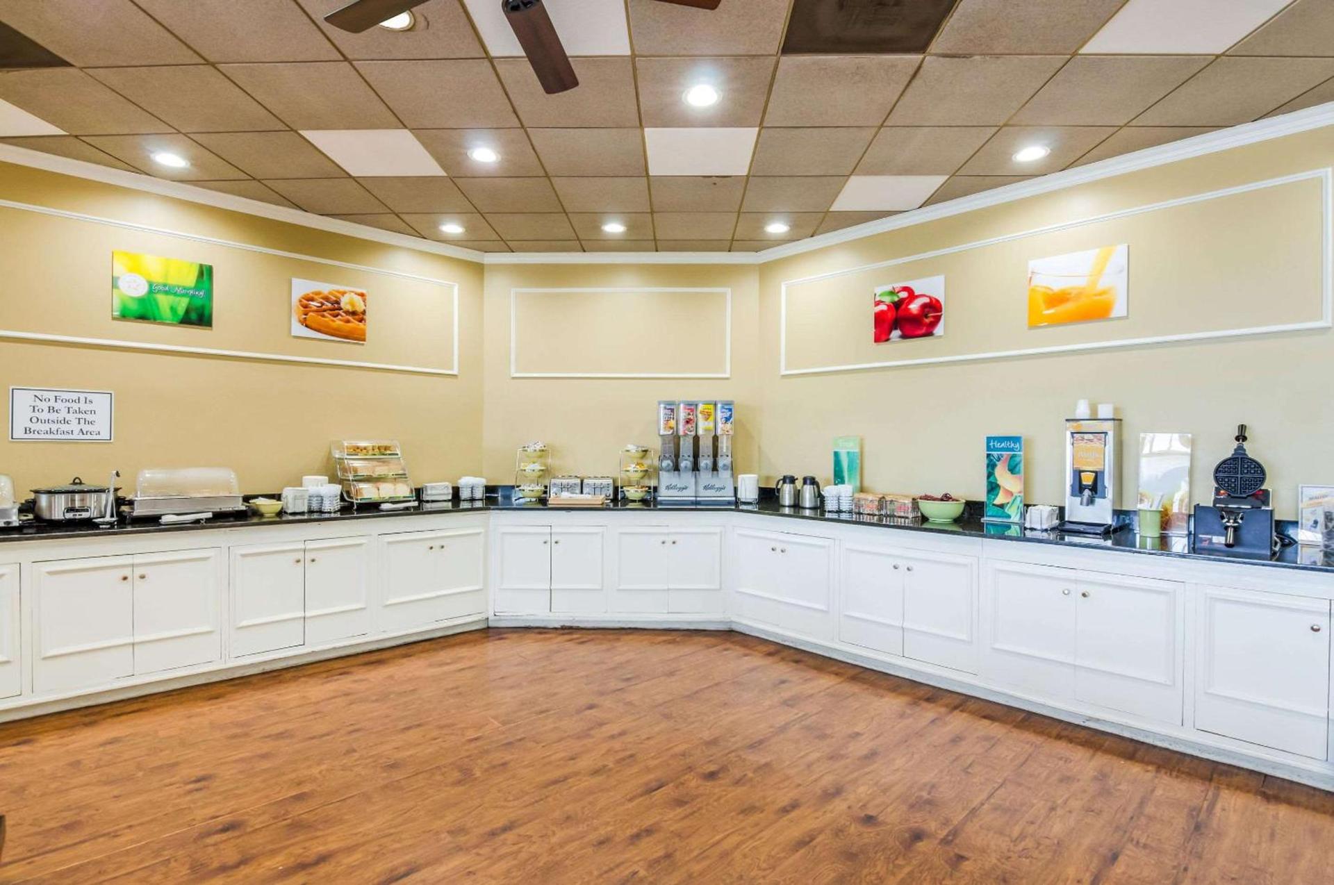 Quality Inn Roanoke Airport photo 25