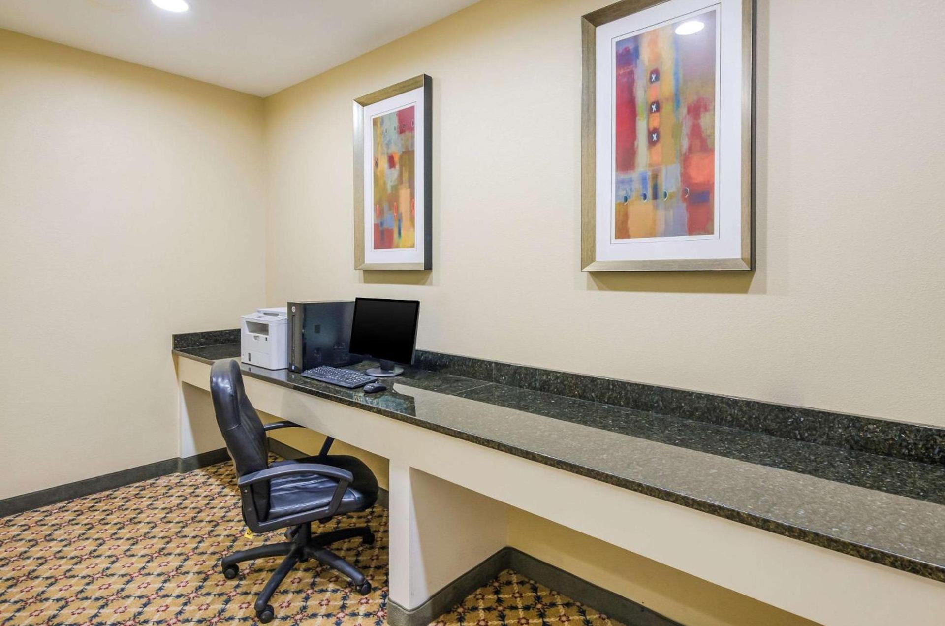 Quality Inn Roanoke Airport photo 23