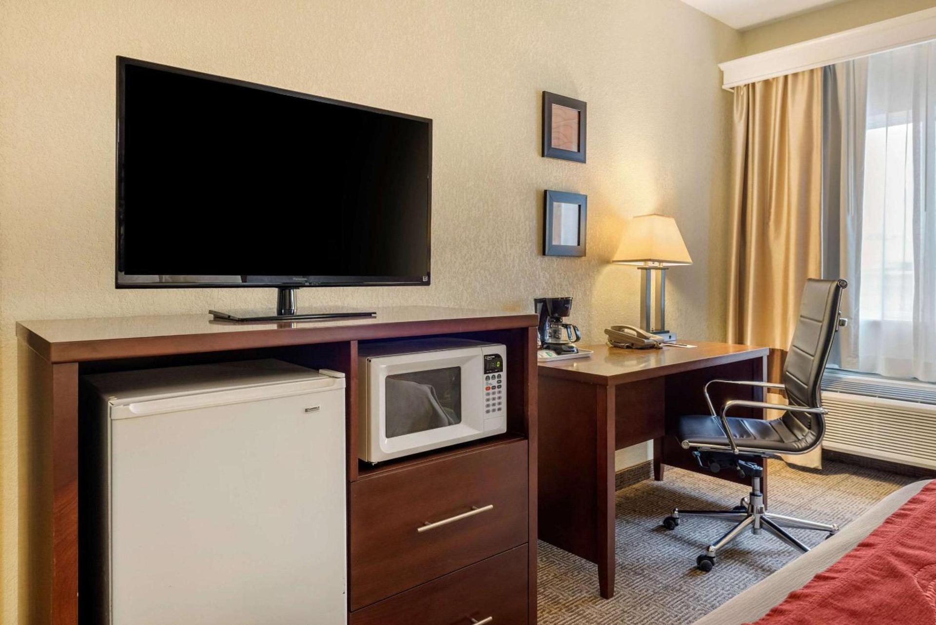 Comfort Inn Warren I-69 photo 4